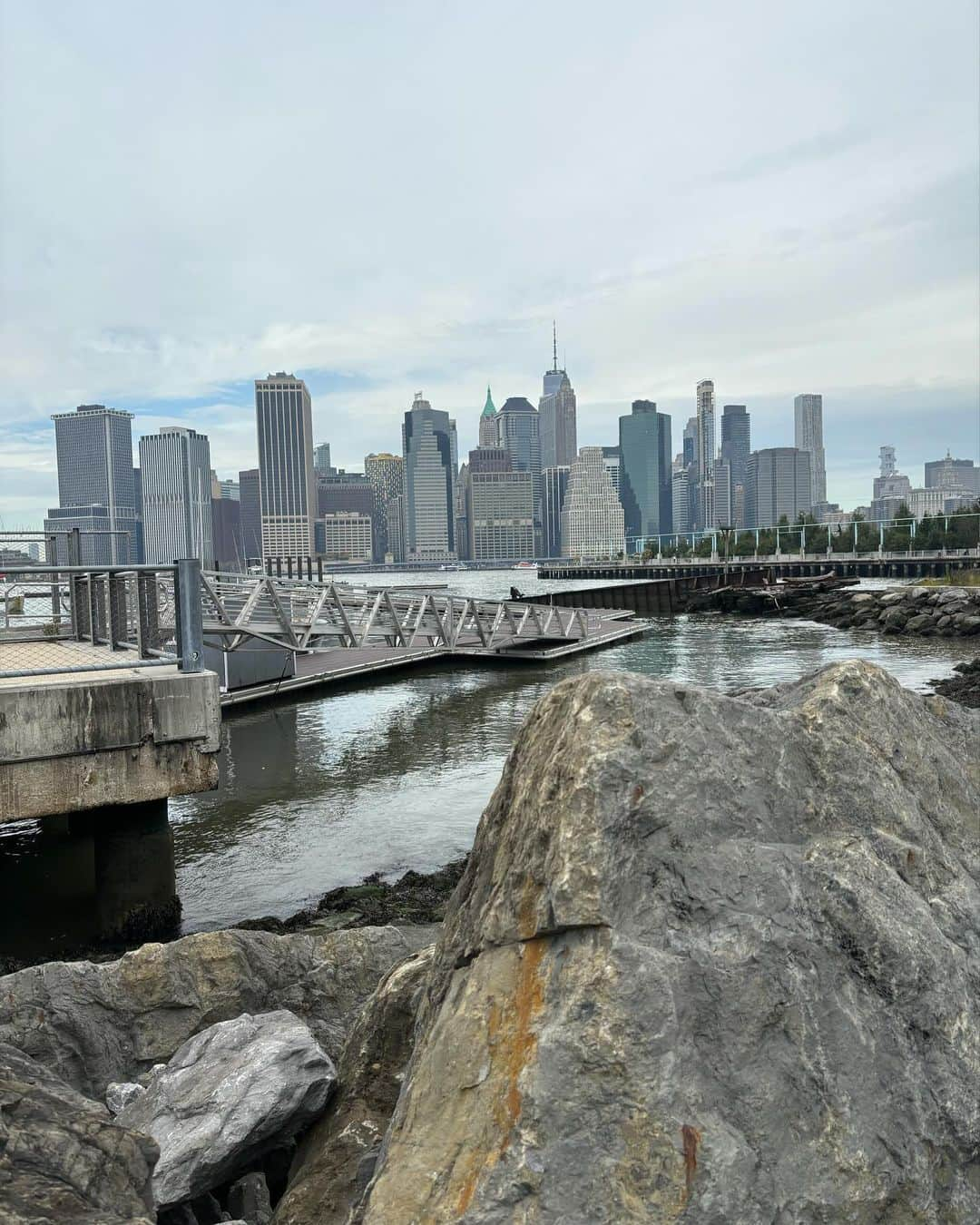 メラニー・サイクスのインスタグラム：「Just a few shots from the last few days 📸  #brooklynbridge  #brooklyn #thestatueofliberty  #newyork  #pierparks」