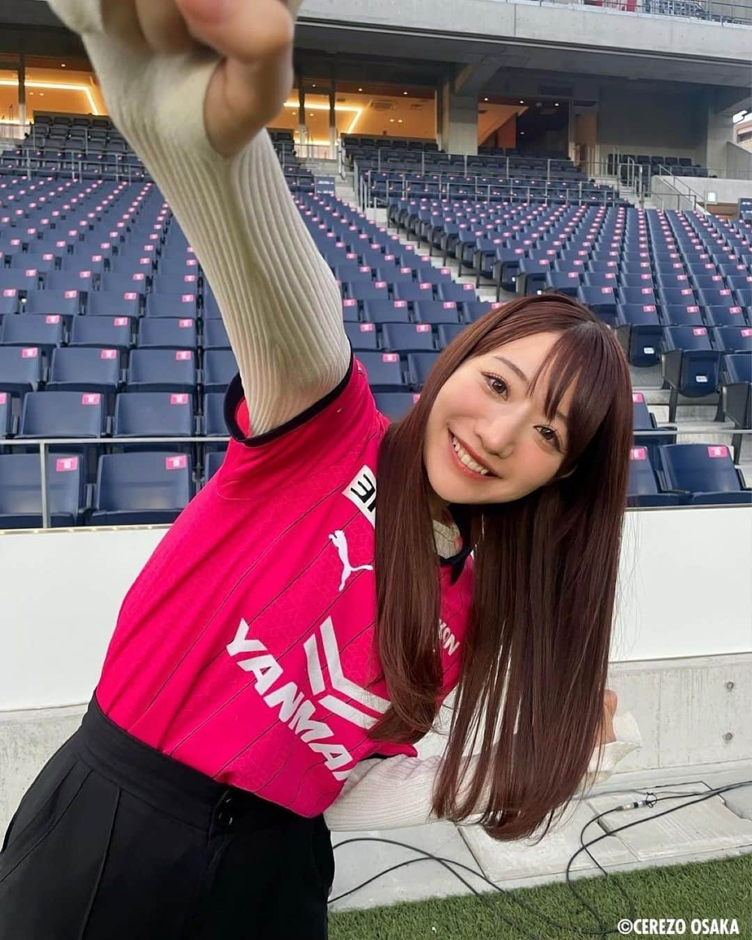 池田愛恵里さんのインスタグラム写真 - (池田愛恵里Instagram)「ダービー勝利🌸最高の１日😊 試合前から素晴らしい雰囲気で、スタジアムにいるだけでたのしかった！  こういう熱くなれる試合があるって幸せなことですね！ ずっとごきげんな写真と動画🥳 #大阪ダービー #ヤンマー #footballisourengine」10月28日 21時10分 - ikeda_aeri