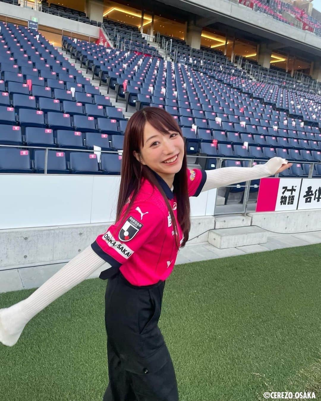 池田愛恵里さんのインスタグラム写真 - (池田愛恵里Instagram)「ダービー勝利🌸最高の１日😊 試合前から素晴らしい雰囲気で、スタジアムにいるだけでたのしかった！  こういう熱くなれる試合があるって幸せなことですね！ ずっとごきげんな写真と動画🥳 #大阪ダービー #ヤンマー #footballisourengine」10月28日 21時10分 - ikeda_aeri