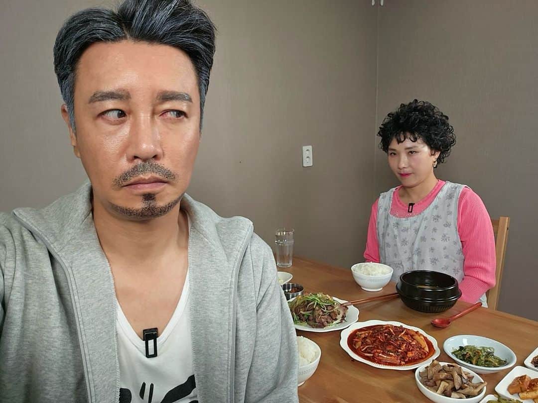 シン・ボンソンのインスタグラム：「이제 그만 집나가고!! 합쳐뿌자!」