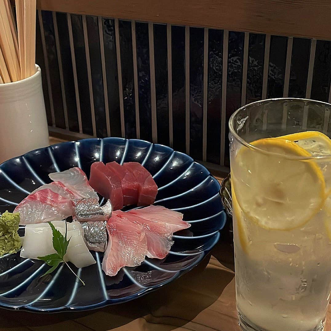 前田亜美のインスタグラム：「. 食。. . カフェ多め🤍‪‎高カロリーらぶ‎🤍 コーヒーだいすき人間 ᐕ)ﾉお家でもつくるよ . . お刺身、盛り合わせは脂がのってて美味しかった最高🐟」