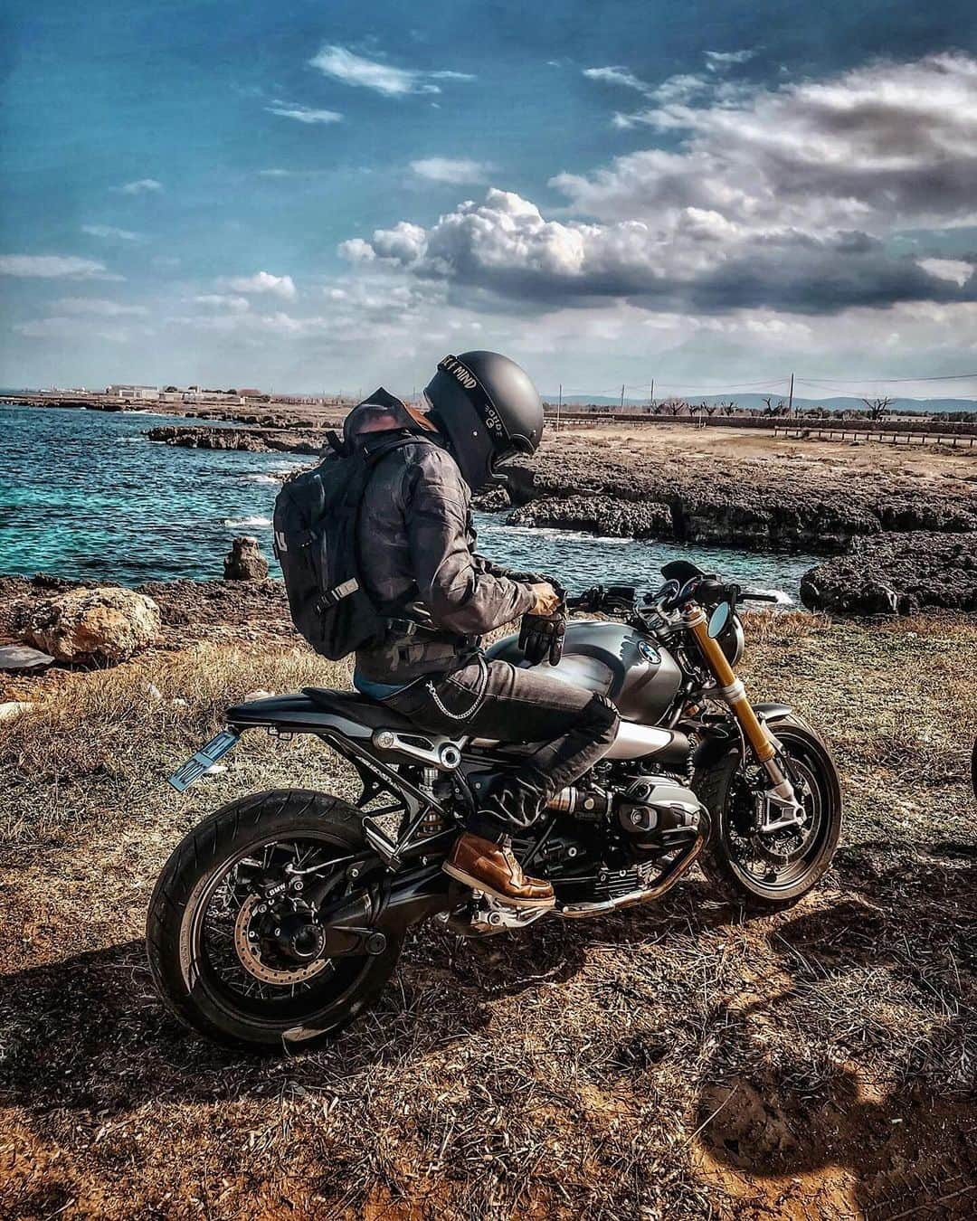 epidemic_motorsさんのインスタグラム写真 - (epidemic_motorsInstagram)「Every moment it’s right to start again  @aapdesign  #bmwmotorrad #bmwmotorraditalia #makelifearide #motorradfamily #bmwrninet #r9tgram #rninet #rninetowners #bmwrninetcustom #bmwr9t #bmwrninetcaferacer #bmwrninetworldwide #rninetcaferacer #rninetworldwide #rninetcustom #r9tcustom #rninetriders #bmwmotorcycle #bmwcaferacer #fortheride #caferacerstyle #soulfuel #croig #gentlebikers #asphaltandgravel #epidemic_motors #epidemicmotors」10月28日 21時11分 - epidemic_motors