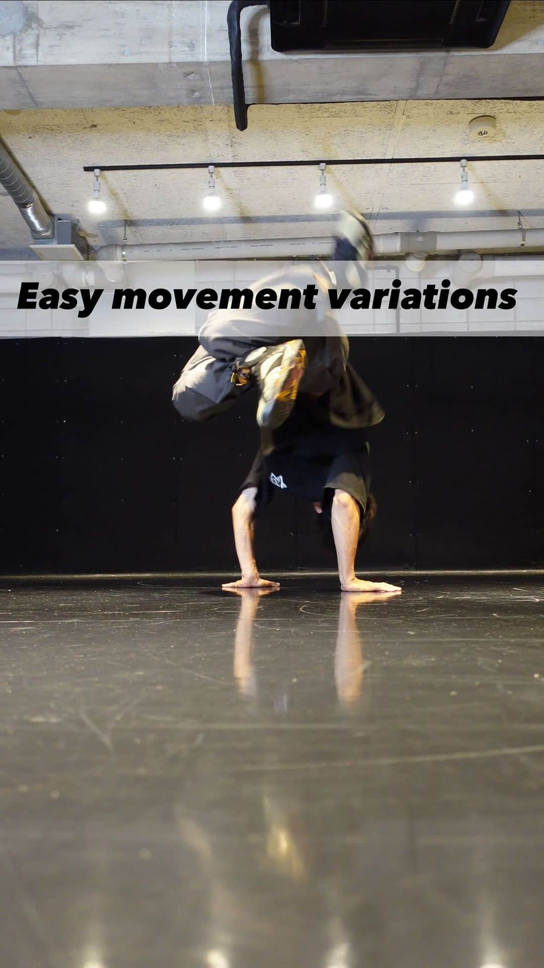 asukaのインスタグラム：「Easy movement variations❤️‍🔥  Everybody can do those skills 🔥    What do you think?🤔   Lectured by @bboy_asuka   If you can master it, let me know in the comments😉   ↓↓↓↓    #dance #breaking #breakdance #bboy #powermove #powermoves #acrobatics #tricking #parkour #gymnastics #movement #capoeira #ブレイキン #超人」