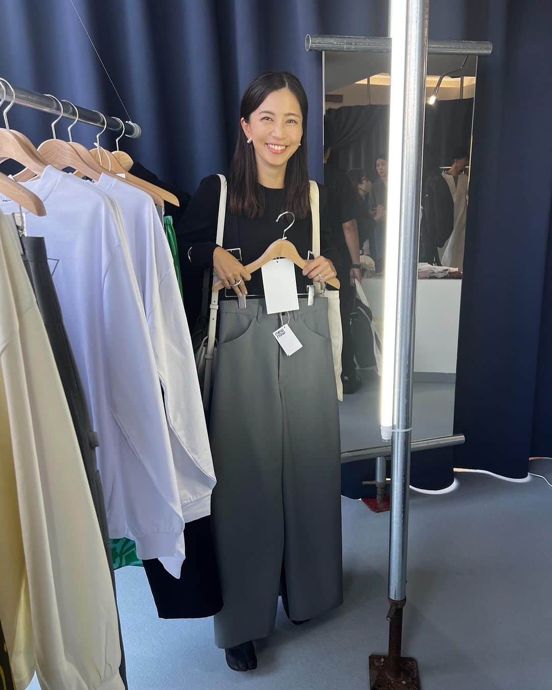 安田美沙子さんのインスタグラム写真 - (安田美沙子Instagram)「ななちゃんのブランド @newnow_jp  を見てきました✨  洗練されてて、生地感やシルエットも素敵で。。  ずーっと着たいなと思わせてくれるお洋服。  このパンツの形もたまらない！届くのが楽しみ🤍  おめでとうななちゃん🤍  @newnow_jp  #congratulations  #newnow #shopping #thanks photo by @toyoyo1010」10月28日 21時13分 - yasuda_misako
