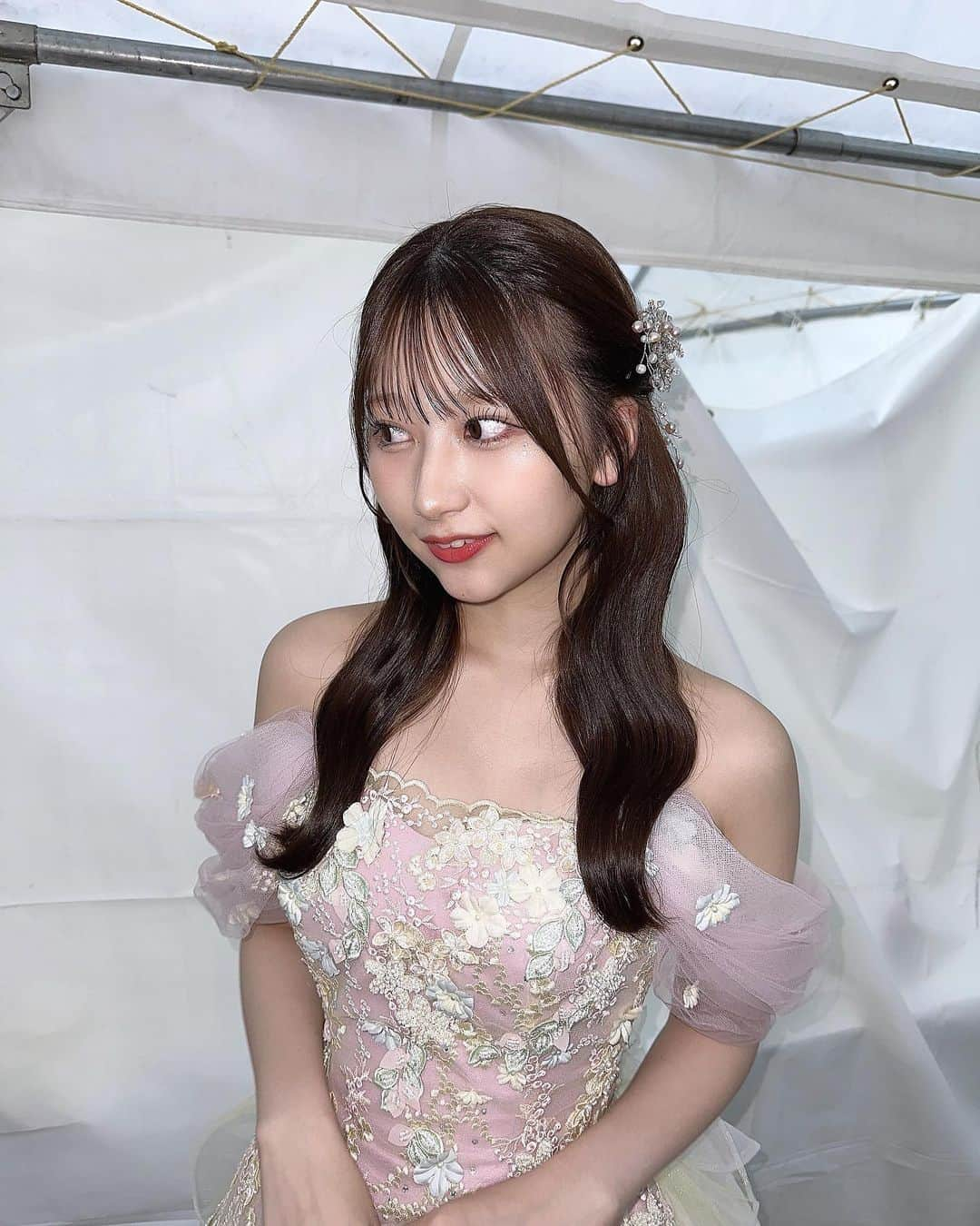 伊藤優絵瑠のインスタグラム：「素敵なドレスを着させて頂きました︎︎☺︎👗💍   #プリンセスになりたい  #笑」