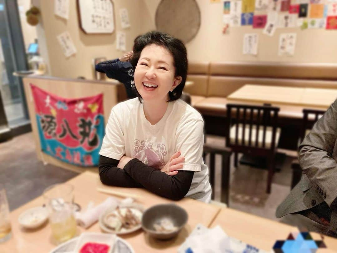 畑中葉子さんのインスタグラム写真 - (畑中葉子Instagram)「娘のお誕生日会💓   みんなの仕事の都合で、少し遅いHappy Birthday🎂 娘は八丈島料理が大好きなので、くさやをテイクアウトで持たせました♡ とにかく元気でまた誕生日を迎えられたことが、母としては嬉しい❣️ この歳も楽しんで💕 お誕生日、おめでとー❤️  源八船頭・中目黒店  #お誕生日  #お誕生日会  #happybirthday  #娘の誕生日  #源八船頭中目黒店  #源八船頭  #八丈島出身  #畑中葉子  #とこぶし  #島寿司  #明日葉の天ぷら  #くさや  #八丈島料理  #八丈島からの手紙 #八丈島焼酎  #八丈島焼酎情け嶋  #八丈島焼酎八重椿  #八丈島焼酎黒潮  #八丈島焼酎島の華  #八丈島焼酎ジョナリー  #八丈島焼酎江戸酎 #八丈島焼酎一本釣り #hachijojima  #hachijoisland」10月28日 21時23分 - hatanaka_yoko