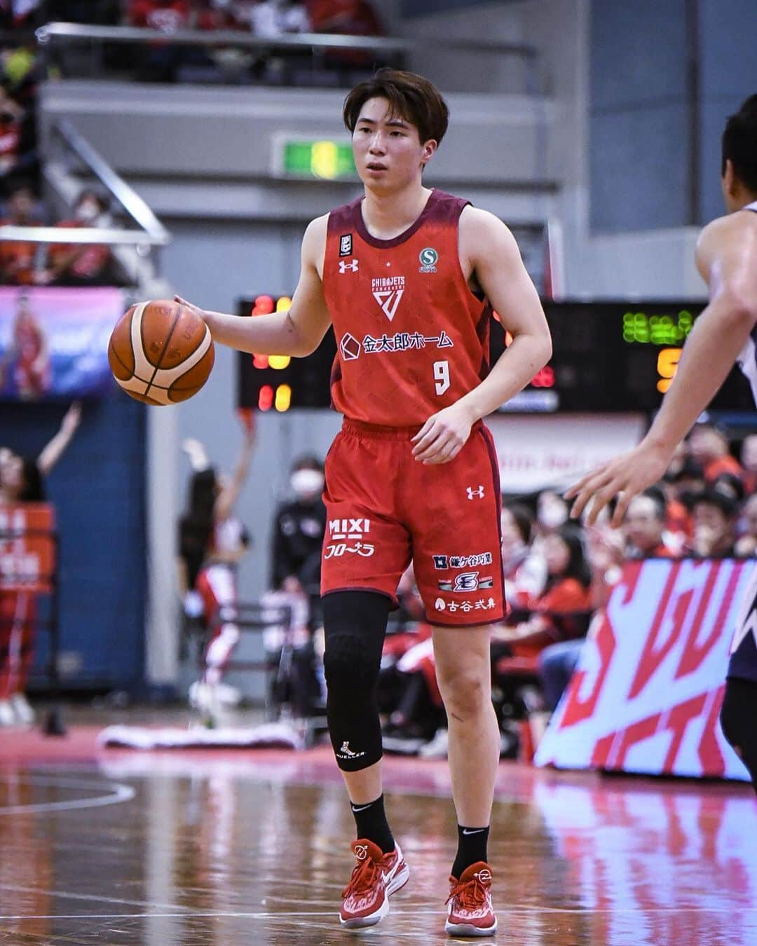 千葉ジェッツさんのインスタグラム写真 - (千葉ジェッツInstagram)「試合風景|ω･)📸  B.LEAGUE2023-24 vs.FE名古屋  🏀試合終了🏀 千葉J 79-69 FE名古屋  #3連勝 #明日も頑張ろう💪 #chibajets #Bリーグ #千葉ジェッツ #バスケ #basketball #portrait  #photograph #ジェッツ写真部 #レンズ越しの世界 #応炎📣🔥 #ありがとうございました✨」10月28日 21時25分 - chibajets_official