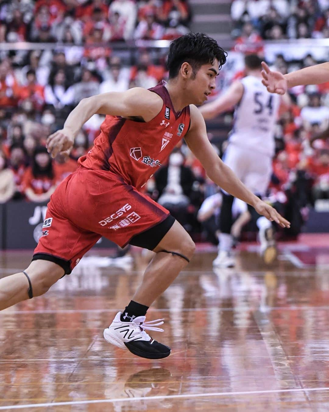 千葉ジェッツさんのインスタグラム写真 - (千葉ジェッツInstagram)「試合風景|ω･)📸  B.LEAGUE2023-24 vs.FE名古屋  🏀試合終了🏀 千葉J 79-69 FE名古屋  #3連勝 #明日も頑張ろう💪 #chibajets #Bリーグ #千葉ジェッツ #バスケ #basketball #portrait  #photograph #ジェッツ写真部 #レンズ越しの世界 #応炎📣🔥 #ありがとうございました✨」10月28日 21時25分 - chibajets_official