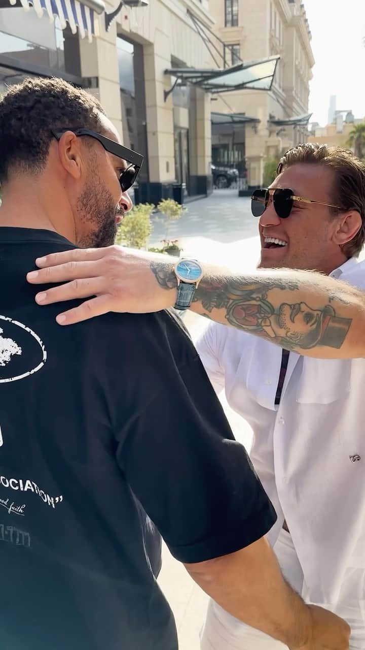 リオ・ファーディナンドのインスタグラム：「He’s back… my man @thenotoriousmma 👊🏽」
