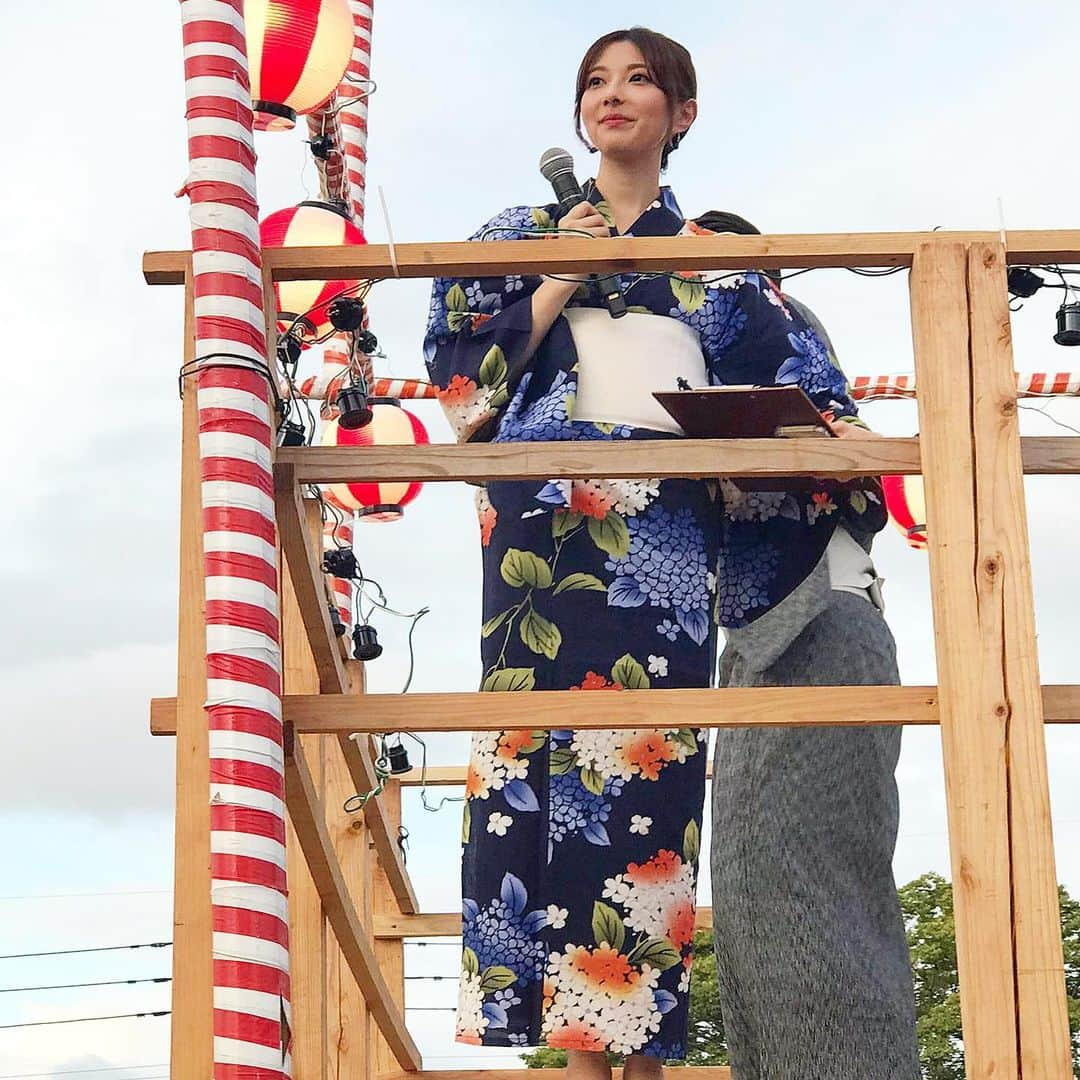 林田雪菜のインスタグラム：「夏の思い出🌻八代くま川祭りの司会✨ まさじさんとご一緒させていただきました🥳 楽しかったー！ そしてこちらも自分で着付け、年に1回は自分で着ないと忘れちゃう🥲  今回の写真も頂き物ばかり🙇‍♀️ありがとうございます！ 夏はイベント多くてたくさんの方と直接お話しできるから楽しいし嬉しい〜🥹  #夏の思い出 #イベント司会 #八代 #八代くま川祭り #浴衣 #2023」