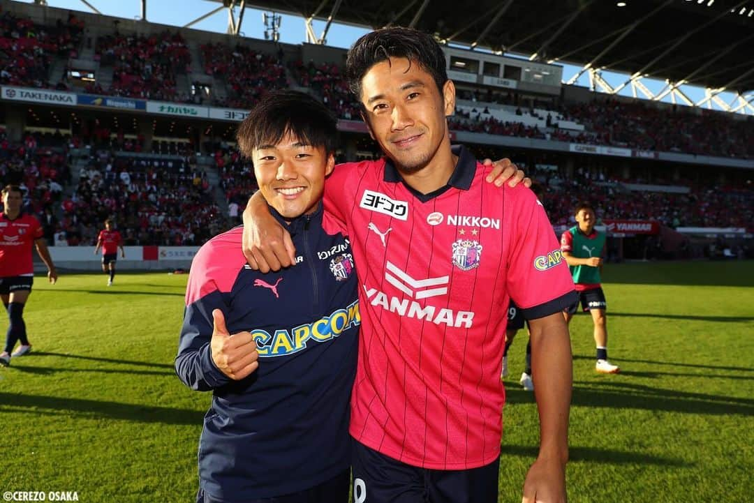 香川真司さんのインスタグラム写真 - (香川真司Instagram)「Derby Double 🌸🌸 ファン、サポーターの皆さん　最高の応援ありがとう！ #osakaiscerezo #HappyHalloween🎃 #sk8 #cerezo」10月28日 21時28分 - sk23.10