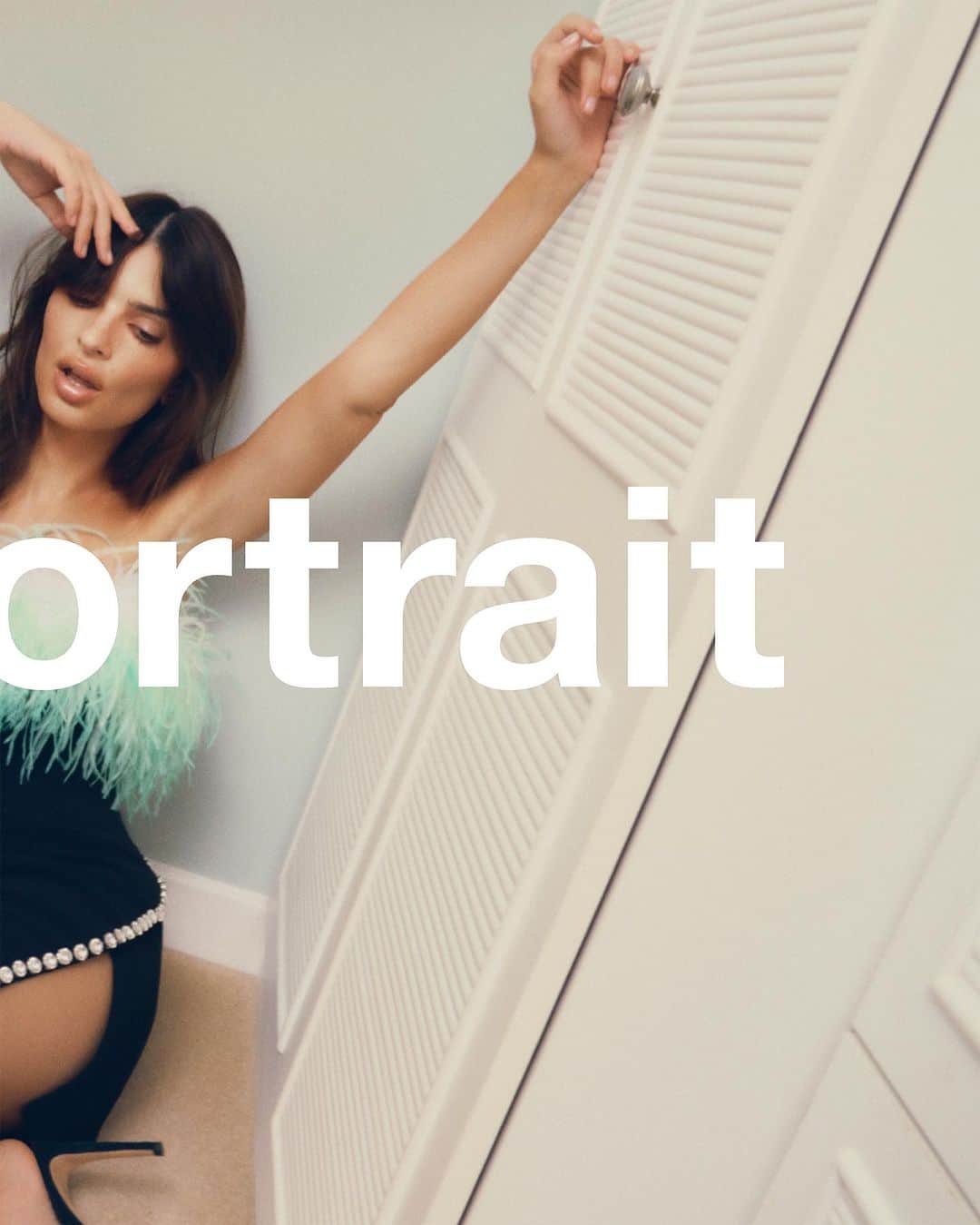 SELF PORTRAITさんのインスタグラム写真 - (SELF PORTRAITInstagram)「AT HOME, WITH SELF-PORTRAIT  The perfect pick-me-up for late nights - a black mini dress with green feather trim」10月28日 21時31分 - mrselfportrait