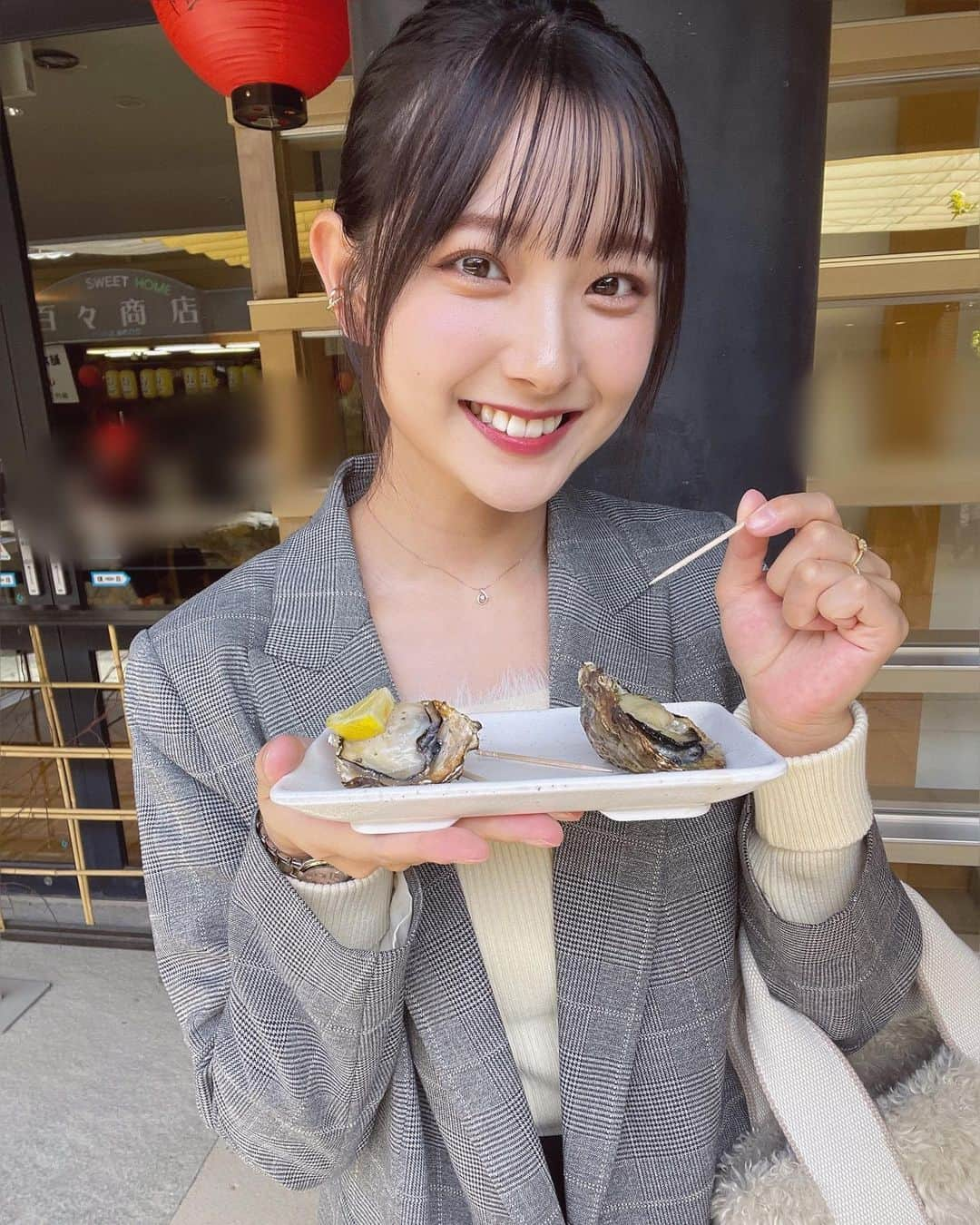 悠花さんのインスタグラム写真 - (悠花Instagram)「少し前に宮島に行ってきたんです☺︎ ・ 美味しいものを沢山食べて、 綺麗な景色を見てリフレッシュ🤤💕 ・ お天気も良くて最高の一日でした♡ ・ #はるかコーデ」10月28日 21時33分 - haruka_217_