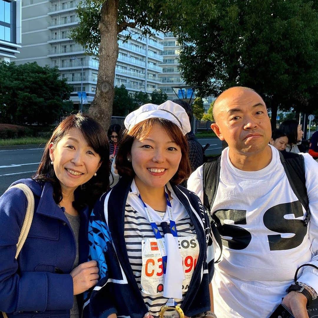 run+のインスタグラム：「懐かしい2枚 明日は #横浜マラソン サブ6ペーサー １つ１つの出会いやランがこうして拡がって行くのって すっごい嬉しくて楽しくてそして奇跡😍 ランナーさん以上に楽しみ♡  #完走 を目指すランナーの皆様共にゴール目指しましょー！ #水戸黄門漫遊マラソン #金沢マラソン の皆様もファイトっ٩(ˊᗜˋ*)و  @nishino_3216 早く戻ってきてね、待ってるよー！  #今日も良いランでした #一走一層  #ラン #ランニング マラソン ランナー #RUN RUNNING marathon #runner #ゆるラン #街ラン #街RUN #走るを楽しむ  #サブ425への道 #サブ4への道 #サブ375への道 #サブ35への道 #サブ4 #サブ375 いつかは #サブ35  ランニング好きな人と繋がりたい #ランナーさんと繋がりたい #トレラン好きな人と繋がりたい  igersrunners igers #JpRunner 🇯🇵 #instagood photography art happy  #RunForSmile #Runday #RunLovesLife #runstagram #走る楽しさ広げ隊 @runplus aday EveryDaySpecial instadaily」