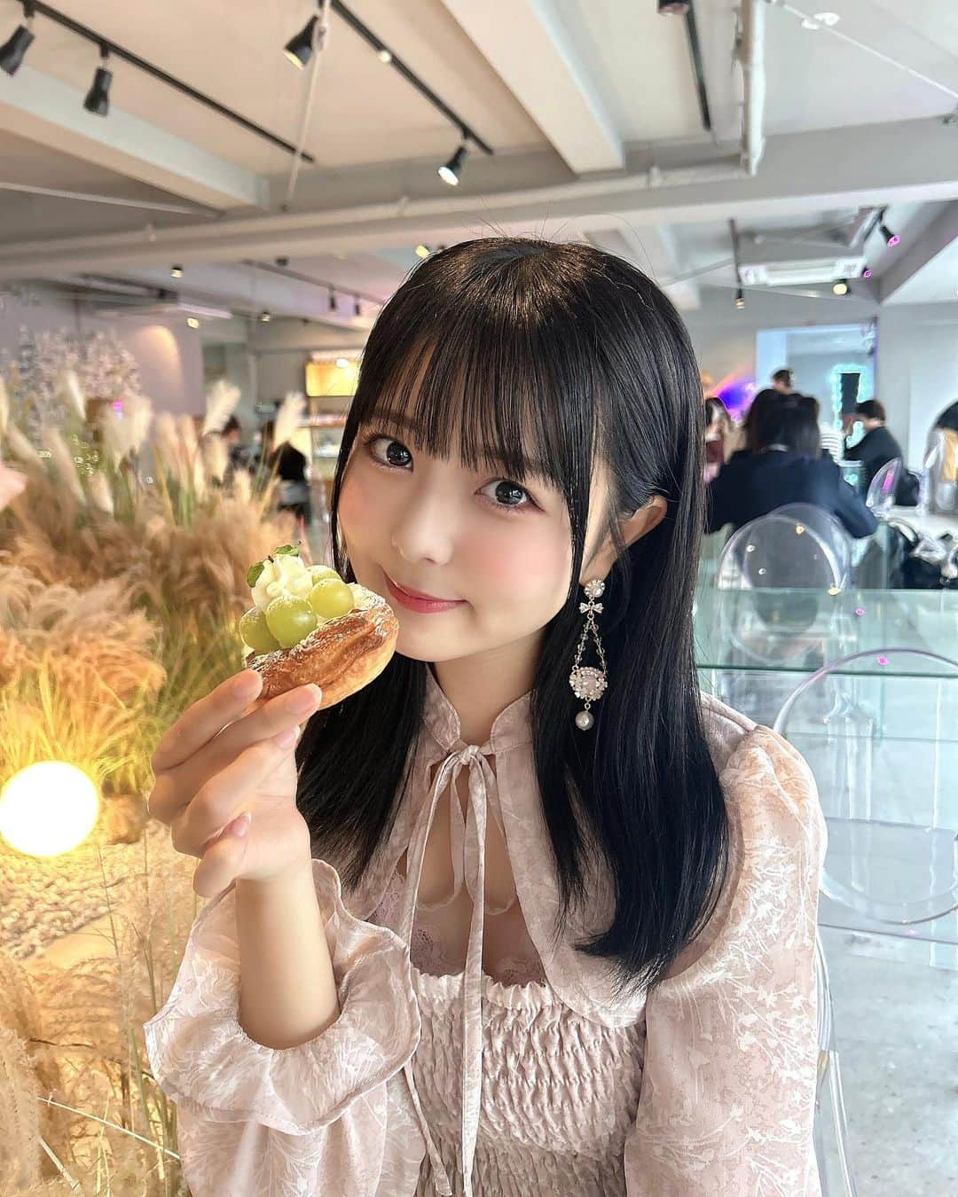 久保田沙矢香さんのインスタグラム写真 - (久保田沙矢香Instagram)「いっしょにカフェ行こ🥐♡  #cafein #新大久保 #新大久保カフェ #カフェ #カフェ巡り  #カフェ活 #カフェ部 #パン #都内カフェ」10月28日 21時38分 - kubotasayaka_0113