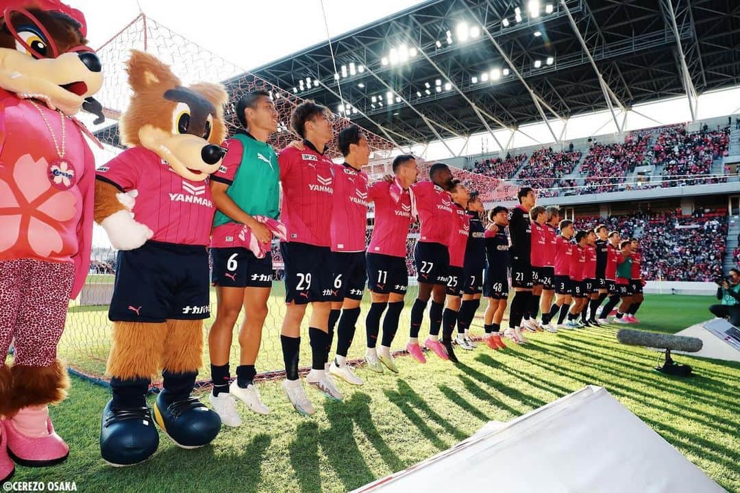 山中亮輔のインスタグラム：「Great win🌸🌸🌸  #大阪ダービー  #cerezoosaka  #セレッソ大阪  #山中亮輔  #LEFT #LEFTISMINE」