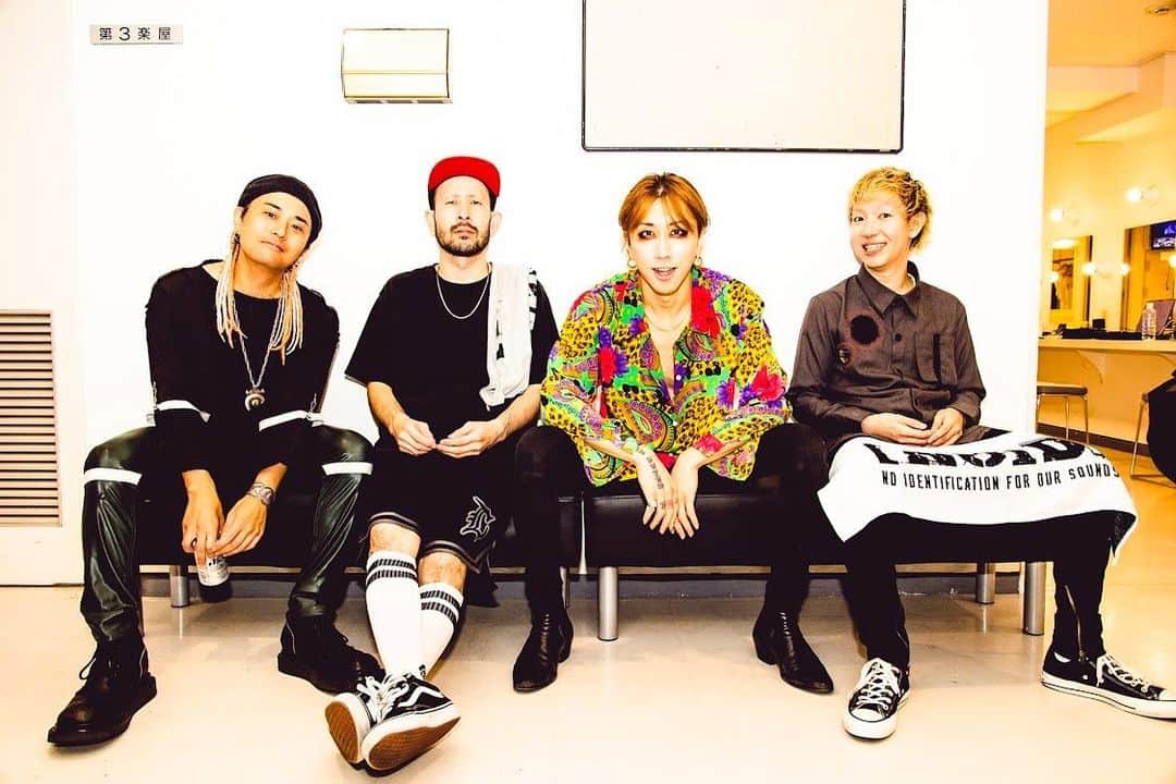 青木カズローのインスタグラム：「SUPER BEAVER、ホールツアー新潟公演1日目殺影完了。 #写殺」