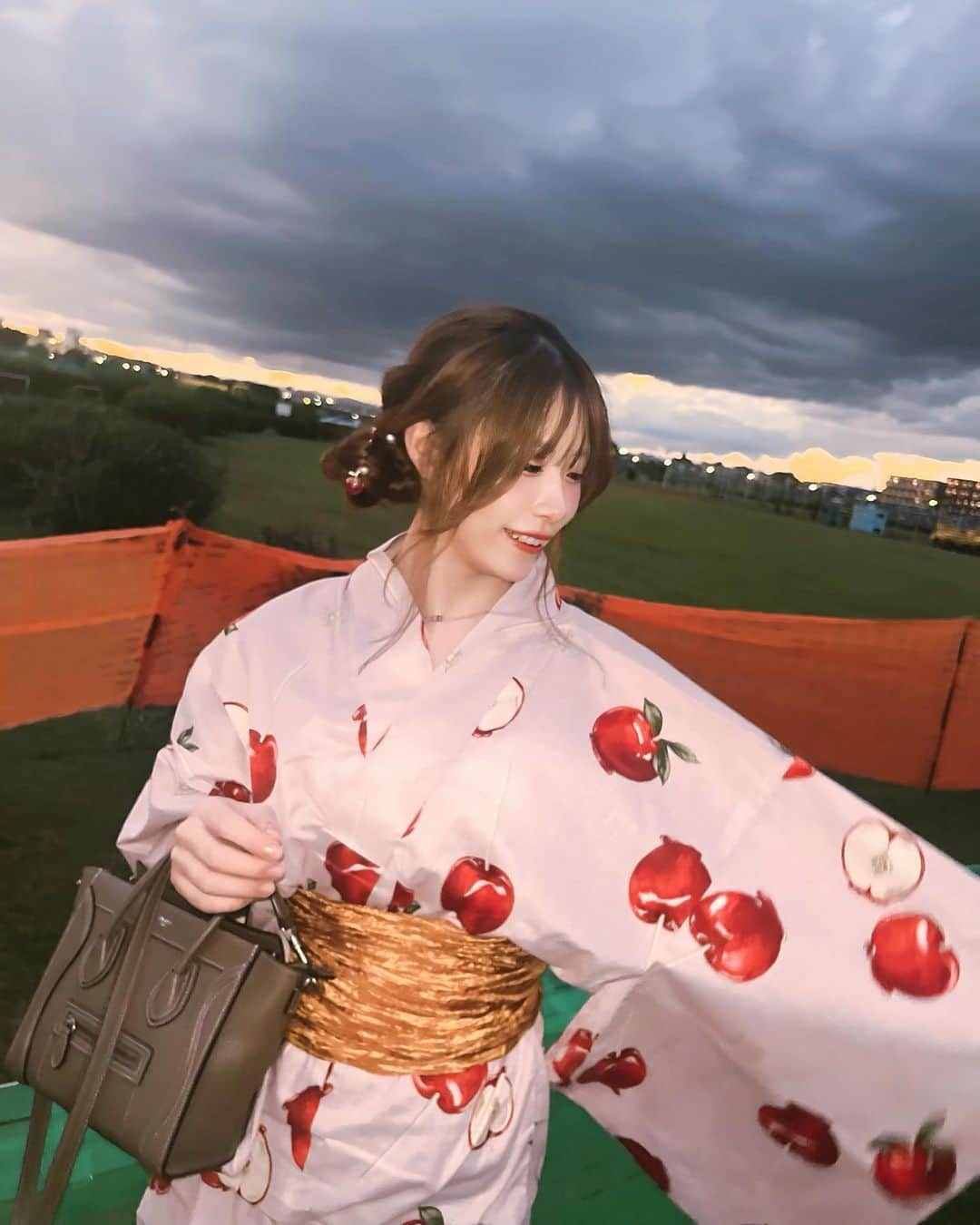 AKARIさんのインスタグラム写真 - (AKARIInstagram)「👘🍎」10月28日 21時58分 - akaringobass