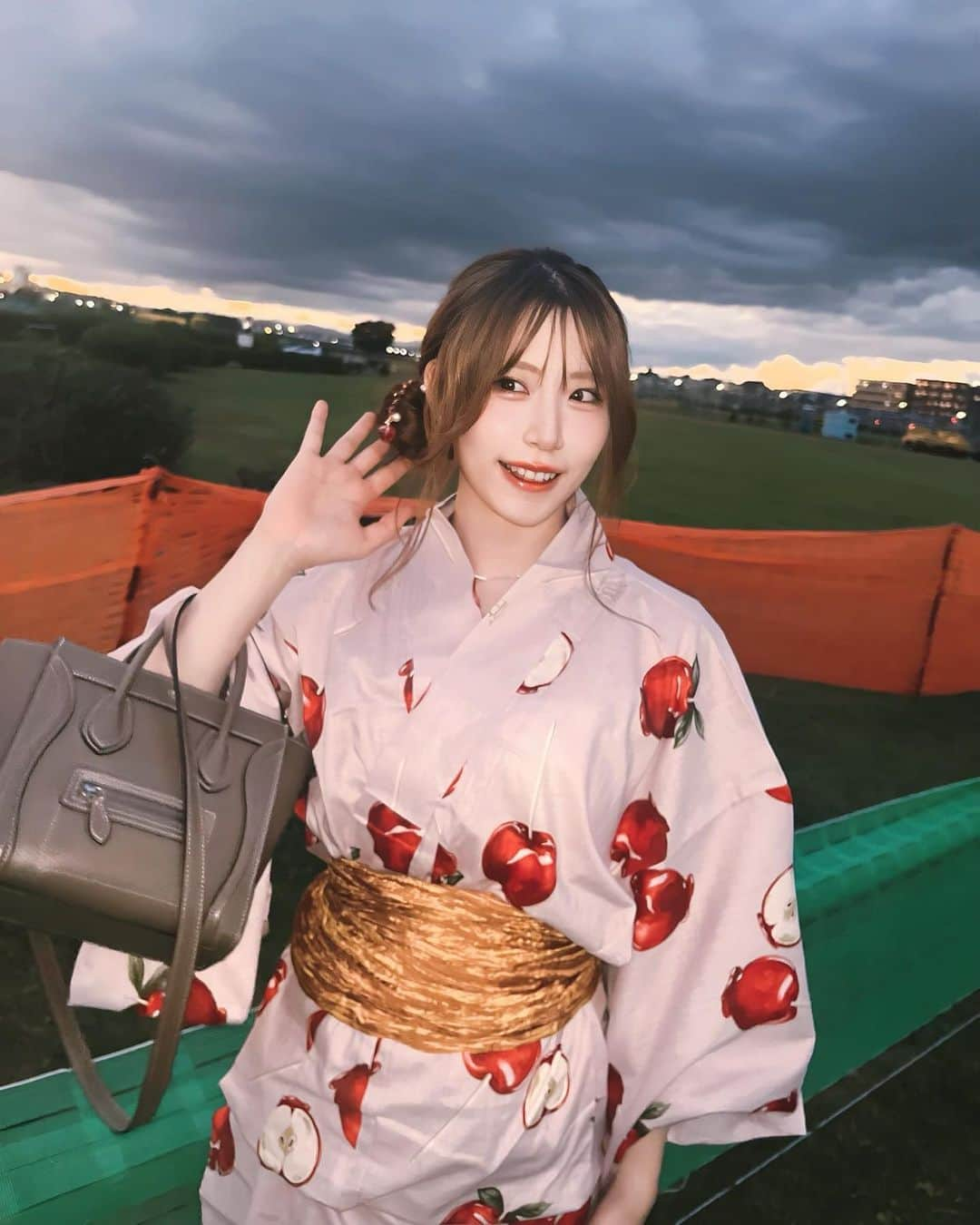 AKARIさんのインスタグラム写真 - (AKARIInstagram)「👘🍎」10月28日 21時58分 - akaringobass