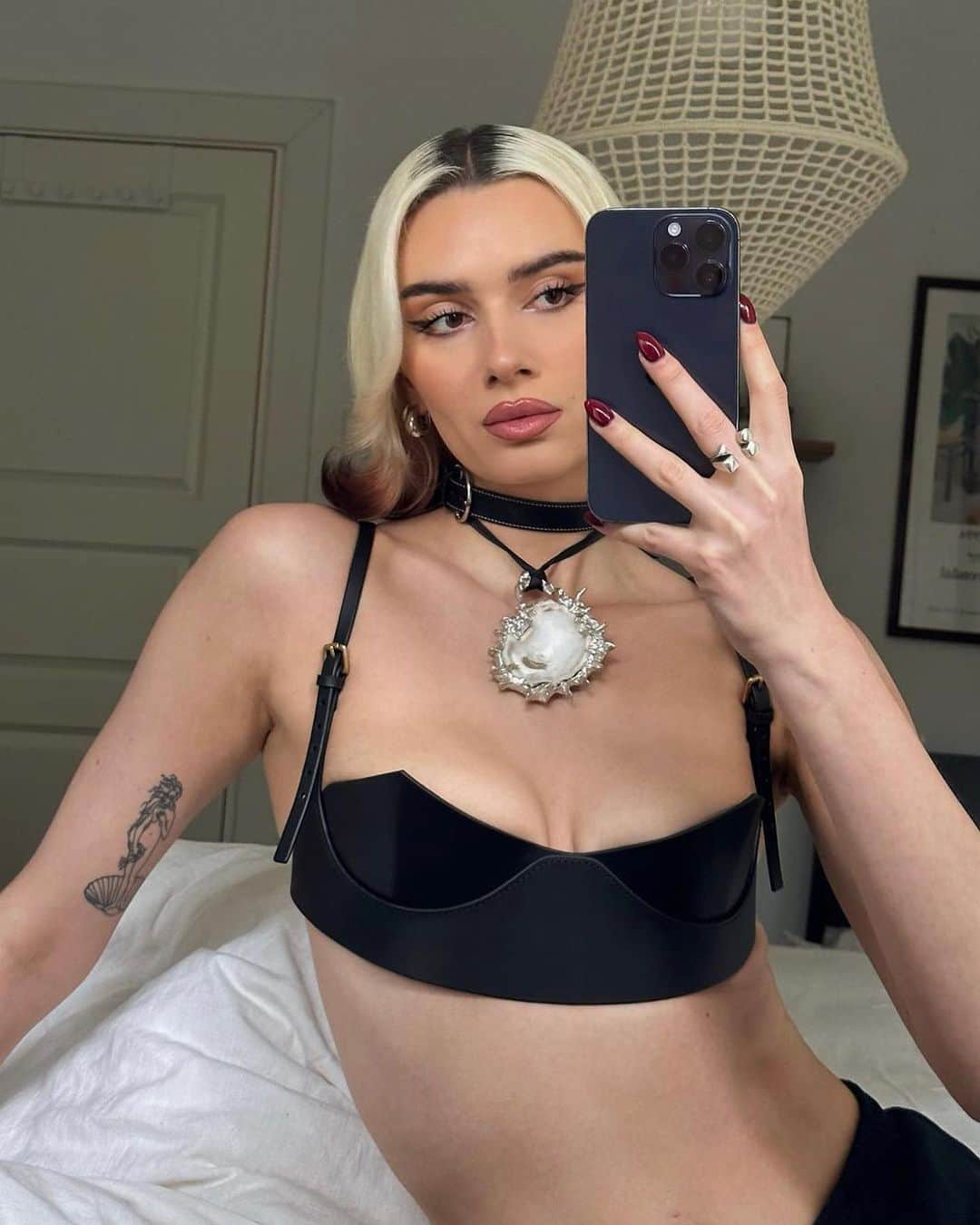 フリートイリヤのインスタグラム：「SCULPTED BALCONY BRA」
