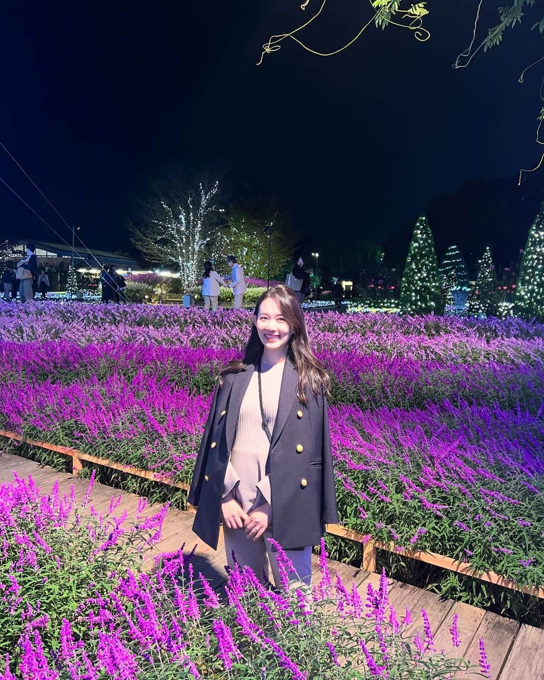 勝田梨乃さんのインスタグラム写真 - (勝田梨乃Instagram)「⁡ ⁡ 母と一緒にあしかがフラワーパークへ🪻 光の花の庭2023綺麗だった〜🤍 キャプションを入力…」10月28日 21時50分 - rino_katsuta