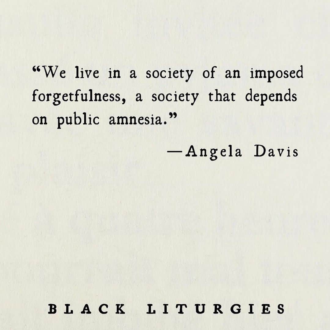 トームのインスタグラム：「Words of wisdom from #AngelaDavis and @blackliturgies #mantra」