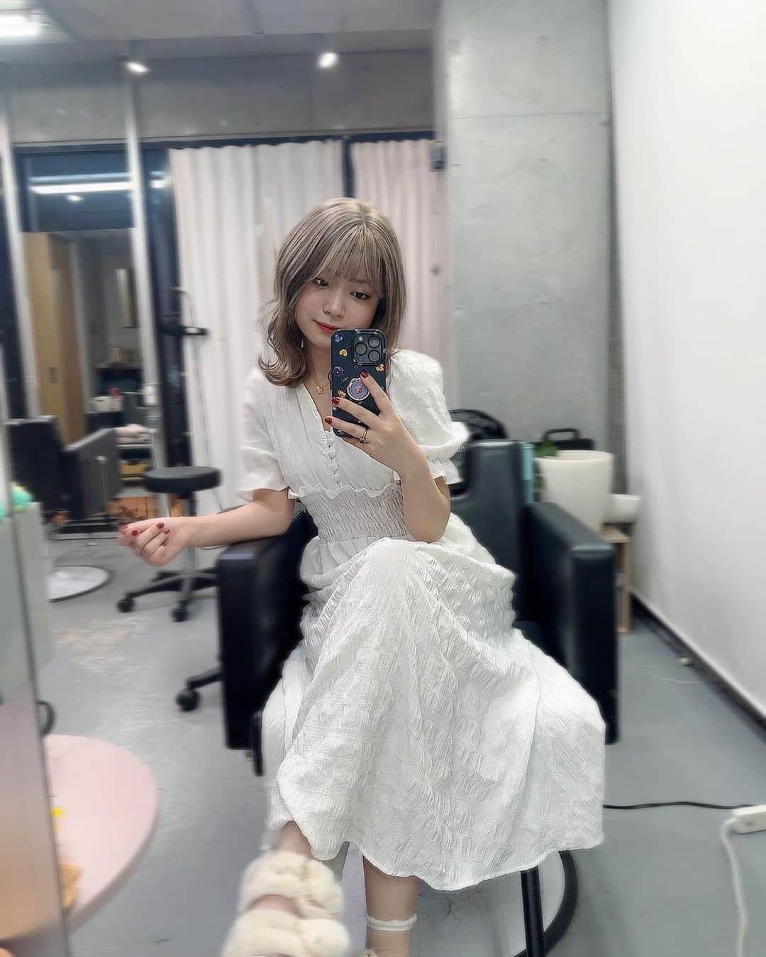 中川千尋さんのインスタグラム写真 - (中川千尋Instagram)「君と時間が過ぎるのを待ってる  #newhair #大学生 #女子大生の日常 #19 #19歳 #おにゅー」10月28日 21時52分 - uug2_chiiko