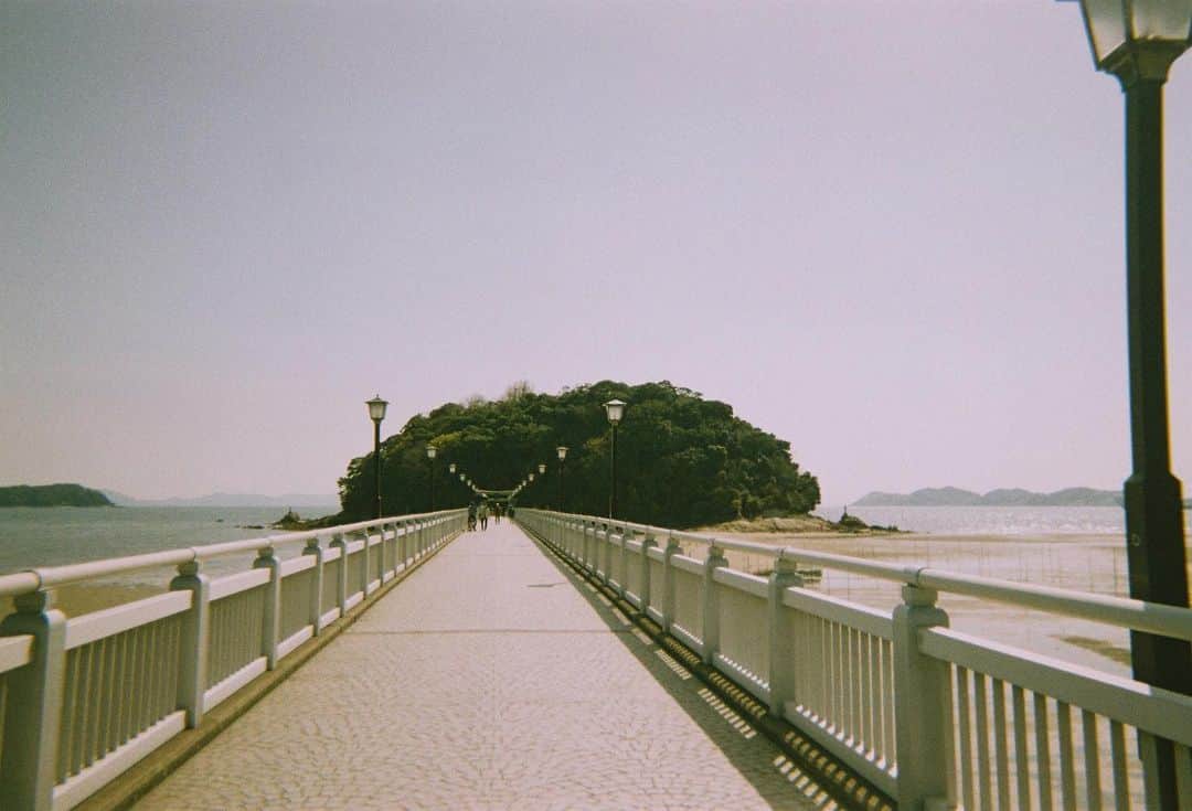 山下リオのインスタグラム：「いつかの📷 #film   趣味を復活させようか迷い中！ FM3A、私の青春」