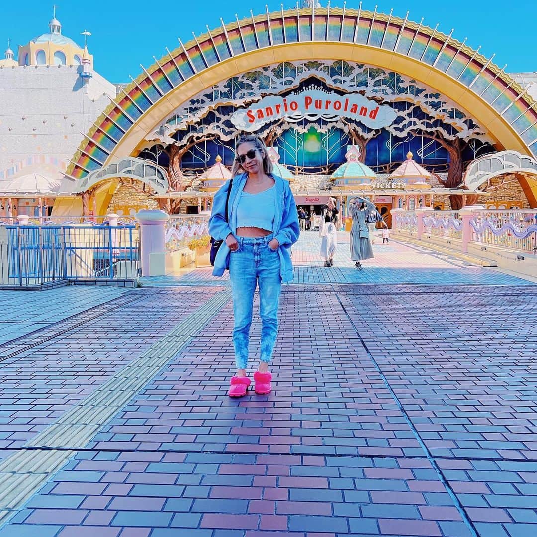 西山美希子さんのインスタグラム写真 - (西山美希子Instagram)「娘の秋休みがありました。サンリオピューロランドにディズニーランドにローラースケート場にスリープオーバー💙盛りだくさんに遊んで遊びきった！息子は放ったらかしだったけどw #autumnbreak」10月28日 21時53分 - mariaclove