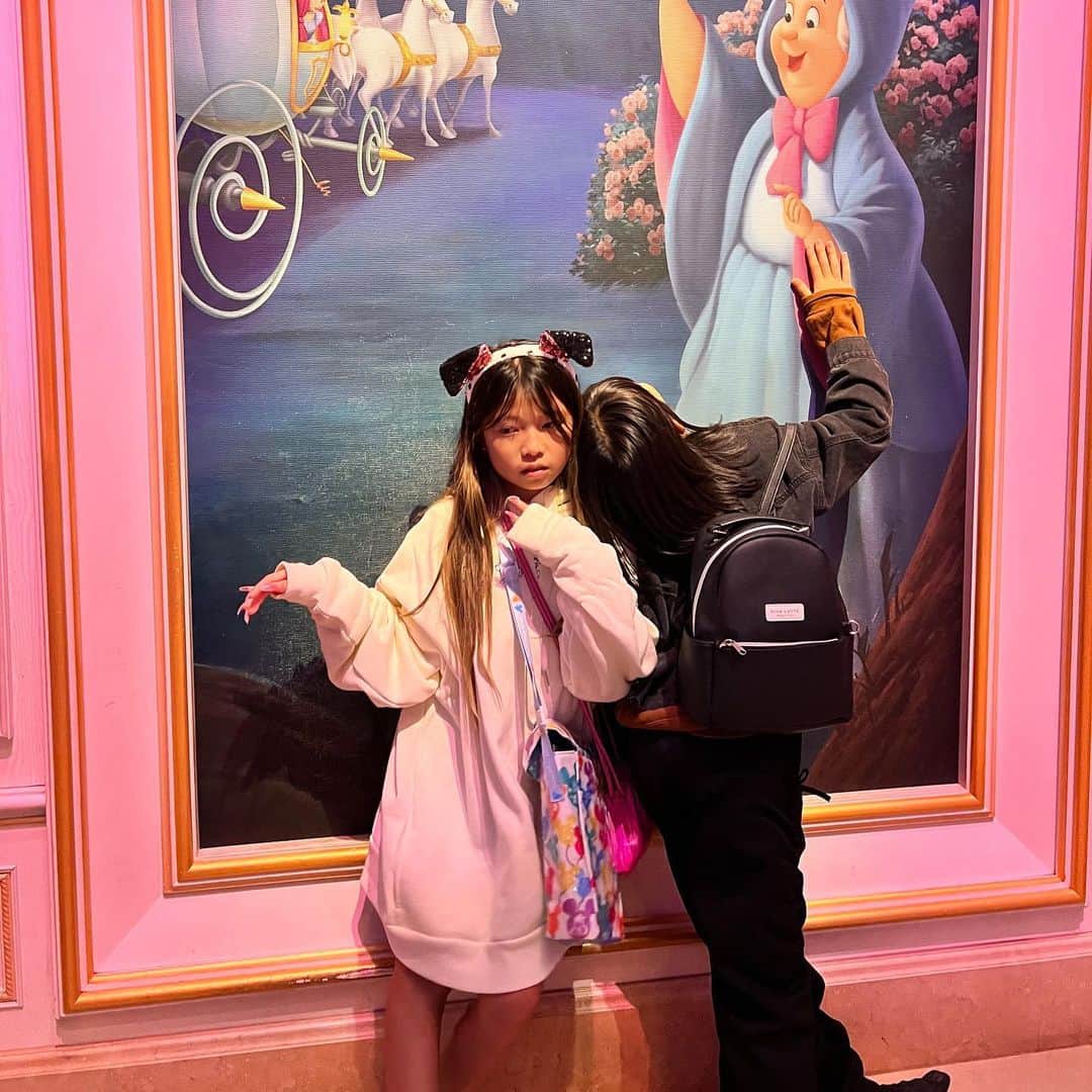 西山美希子さんのインスタグラム写真 - (西山美希子Instagram)「娘の秋休みがありました。サンリオピューロランドにディズニーランドにローラースケート場にスリープオーバー💙盛りだくさんに遊んで遊びきった！息子は放ったらかしだったけどw #autumnbreak」10月28日 21時53分 - mariaclove