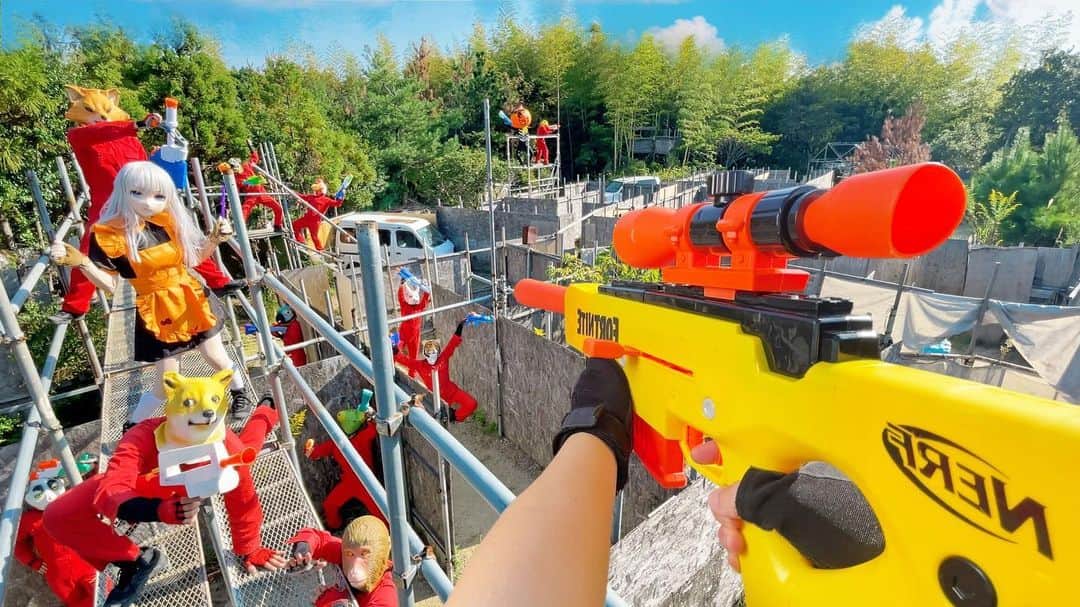 Kamiwaza Trickshotsのインスタグラム：「Nerf War | Amusement Park Battle 51🔫 『ナーフ戦争 | サバイバルゲームフィールド Operation編』公開🔥  今回の舞台は大阪のサバイバルゲームフィールド！！ CQBや森林を使ったナーフの戦いをお楽しみ下さい🎃💀  #サバイバルゲームフィールドOperation 様 お忙しいなか撮影に全面協力して頂き本当にありがとうございました🙏  @kamiwaza.tomo @nari_kamiwaza @hidetorian  #nerf #nerfwar #nerfgun  #youtube  #サバイバルゲームフィールドoperation」