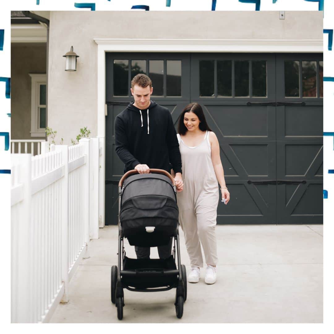 nunaさんのインスタグラム写真 - (nunaInstagram)「Family strolls are the heart of our togetherness. 💙 Our MIXX next stroller, equipped with all-wheel suspension and a super comfy seat, turns these moments into pure bliss. 🌟​ ​ 📸: A heartfelt thank you to @evan_phillips33 for inviting us along on your stroll with your little one. These precious family moments are what life is all about.   #nunafamily #mynuna」10月28日 22時01分 - nuna_usa