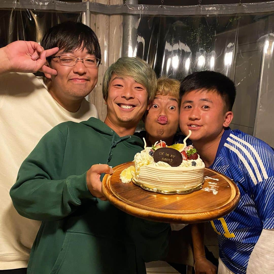 マキヒカさんのインスタグラム写真 - (マキヒカInstagram)「ウンパ  24歳誕生日おめでとう のＫ #久保建英 #ウンパ @unparunpa.1028」10月28日 22時03分 - makihika_youtube