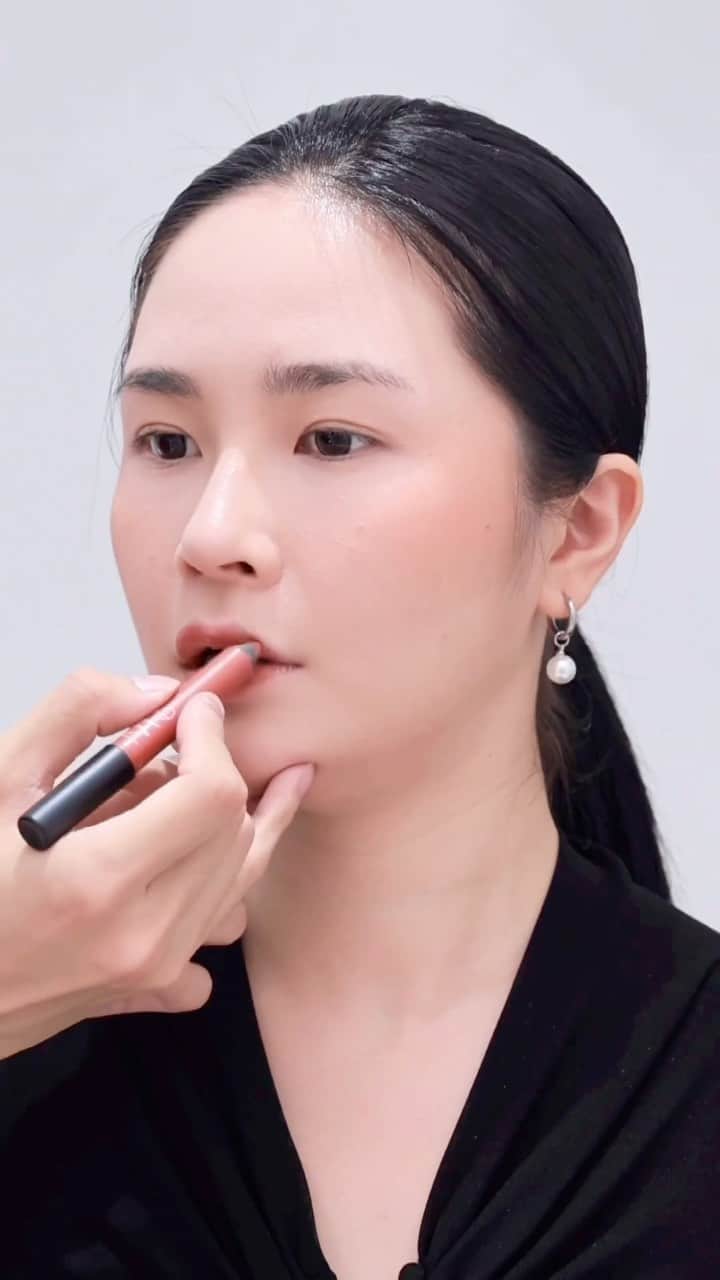 NARSのインスタグラム：「Recreate Power Player Sissi’s playful makeup look, designed exclusively by NARS China Regional Training Manager Ann Ren. Overdraw lips with Powermatte High-Intensity Lip Pencil in Take Me Home and blend Blush in Liberté slightly below the eyes for a high-fashion finish. Finish with an elegant sweep of Climax Liquid Eyeliner.」