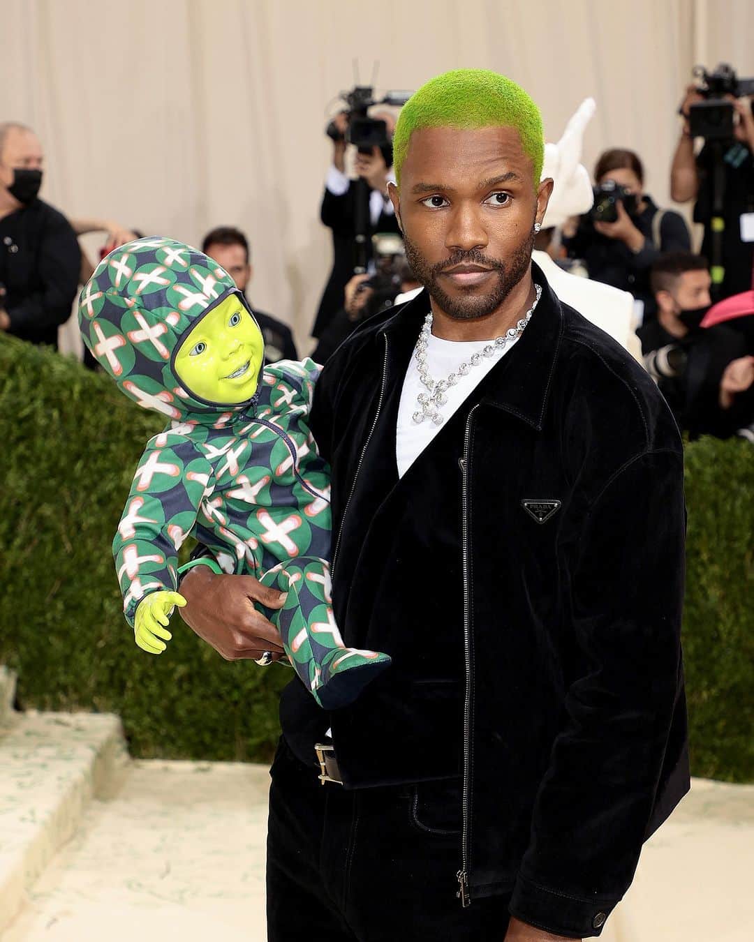 のインスタグラム：「Happy birthday, Frank Ocean – mind if I use this as Halloween inspo? 💚」