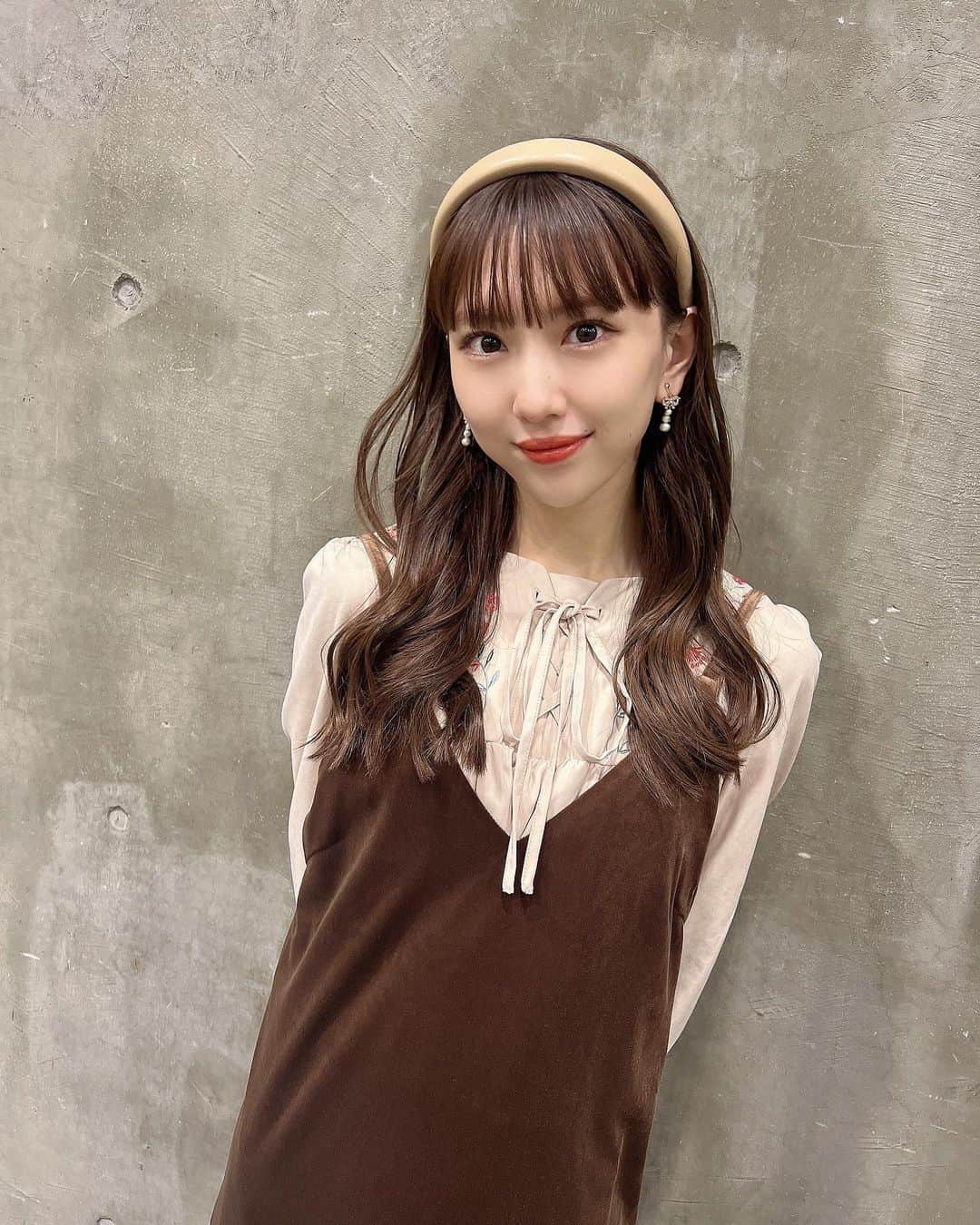 熊崎晴香さんのインスタグラム写真 - (熊崎晴香Instagram)「⁡ ⁡ 今日は名古屋でトーク会と握手会🤝 ⁡ 秋っぽい色の服だね🍂 ⁡ 明日は今年ラスト いっぱい楽しむぞ！！  #ootd #fashion #brown #ワンピース #ツインテール」10月28日 22時04分 - kumakuma9810