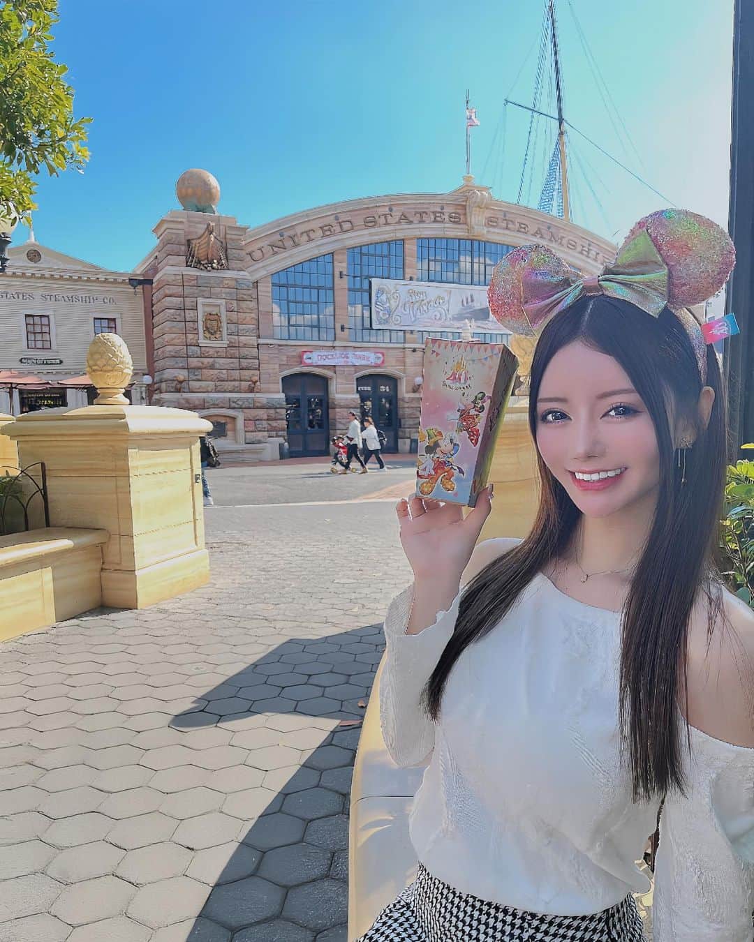 愛沢わかなのインスタグラム：「アビスのハロウィンは 30日31日です🎃👻🍭🧡🧡 えっちな猫とチャイナで待ってます🐈‍⬛🇨🇳 うぉーあいにー🩷🎀 楽しみ反面ノルマ不安すぎる…🥹 . . .  #ディズニーシー #disneysea  #ディズニー #disney #tds #東京ディズニーシー #tokyodisneysea #ディズニーコーデ #夢の国 #ミニー #instagood #l4l #ビジョビ @b_b_j.j」