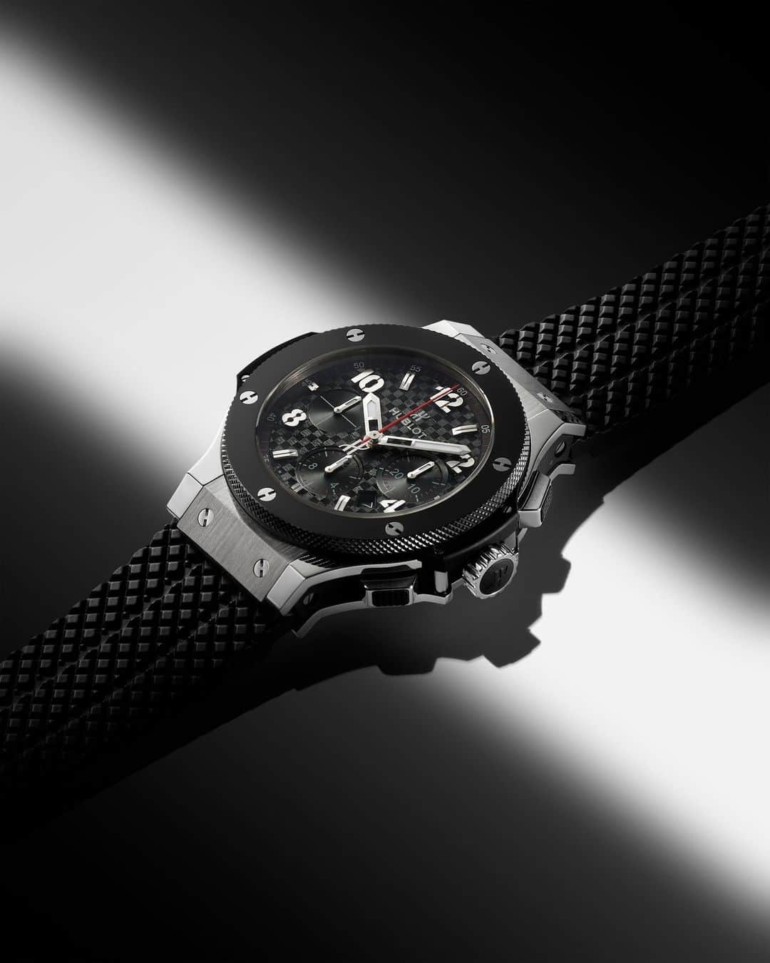 ウブロのインスタグラム：「Featuring a black structured rubber strap with a polished and satin-finished stainless steel case and a polished black ceramic bezel, the #BigBang Steel Ceramic is the perfect timepiece to express your unique style. #Hublot」