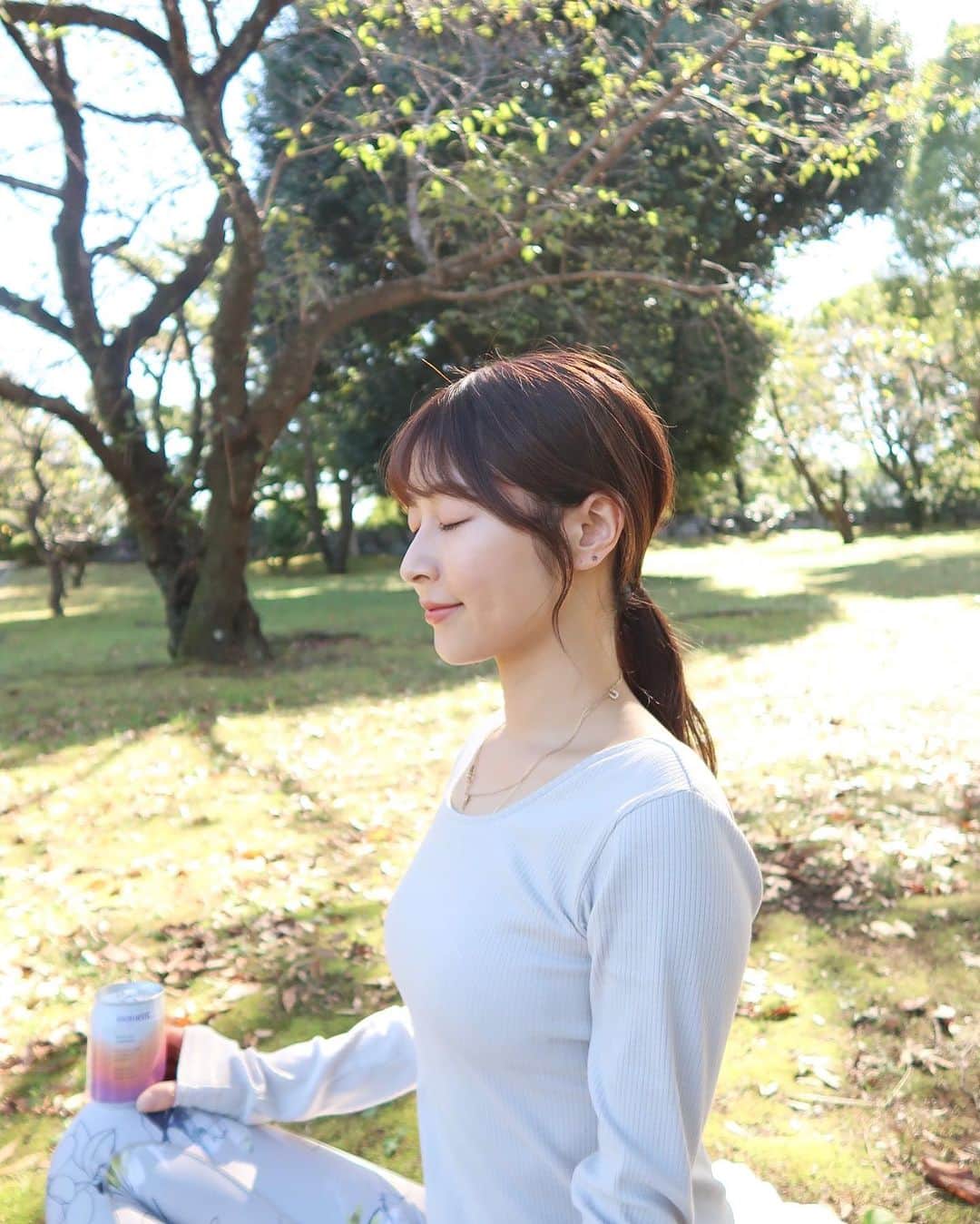 権田裕美さんのインスタグラム写真 - (権田裕美Instagram)「🍂🥤🧘🏻‍♀️ 日本初上陸のリラクゼーションドリンク  「moment」をいち早くお試しできました🤍  「飲むだけで瞑想」 がコンセプトのリラクゼーションドリンクは、 ・人工着色料不使用 ・砂糖不使用 ・人工甘味料不使用  ボタニカルソーダでほんのり癒される甘さ！ ノンカフェインなので、 おやすみ前のリラックスタイムにもよさそうです🌙✨ 私はヨガレッスン後バタバタと日中を過ごすことが多いですが、momentを飲んでホッと一息つくことができました🥋♥️  #moment #NewYork #リラクゼーションドリンク #飲むだけで瞑想#PR#ヨガインストラクター#ヨガウェア#japanese#ヨガ#瞑想#瞑想ヨガ   @moment_drink_jp」10月28日 22時19分 - yumigonda