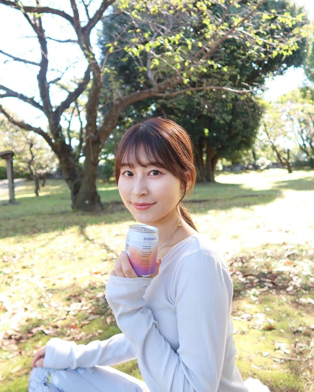 権田裕美さんのインスタグラム写真 - (権田裕美Instagram)「🍂🥤🧘🏻‍♀️ 日本初上陸のリラクゼーションドリンク  「moment」をいち早くお試しできました🤍  「飲むだけで瞑想」 がコンセプトのリラクゼーションドリンクは、 ・人工着色料不使用 ・砂糖不使用 ・人工甘味料不使用  ボタニカルソーダでほんのり癒される甘さ！ ノンカフェインなので、 おやすみ前のリラックスタイムにもよさそうです🌙✨ 私はヨガレッスン後バタバタと日中を過ごすことが多いですが、momentを飲んでホッと一息つくことができました🥋♥️  #moment #NewYork #リラクゼーションドリンク #飲むだけで瞑想#PR#ヨガインストラクター#ヨガウェア#japanese#ヨガ#瞑想#瞑想ヨガ   @moment_drink_jp」10月28日 22時19分 - yumigonda