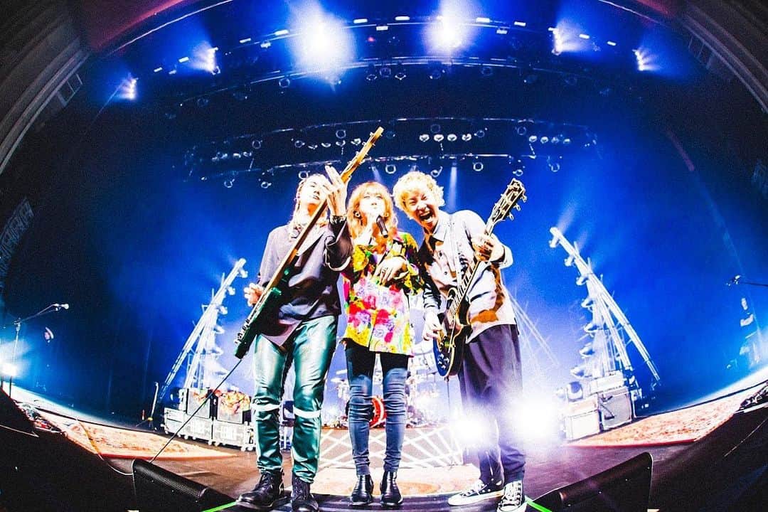 柳沢亮太のインスタグラム：「2023.10.28 新潟県民会館 -Day1- ”都会のラクダ TOUR 2023-2024〜#駱駝革命21 〜 #SUPERBEAVER #写殺 @cazrowaoki」