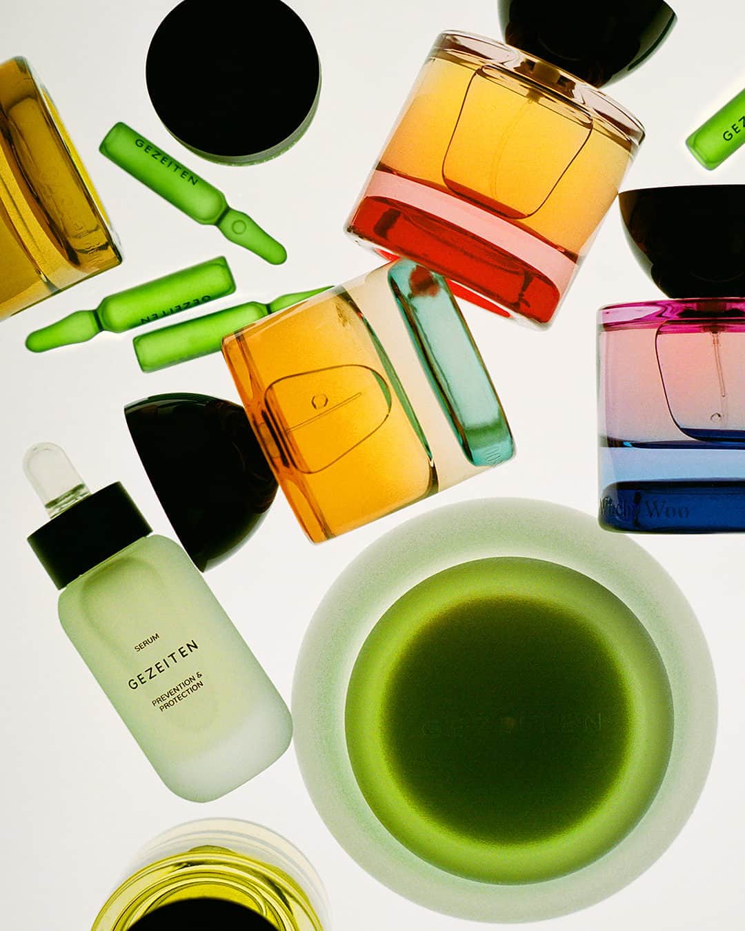 ネッタポルテのインスタグラム：「NEW DESIGNERS: Wish lists at the ready, as we share must-have products to have on your radar. Brands such as @vyraoworld and @gezeiten are mastering the art of merging modern luxury and beauty.   Tap the link in bio to shop at #NETAPORTER.」