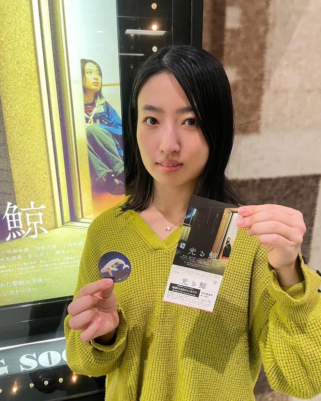 AO さんのインスタグラム写真 - (AO Instagram)「映画『光る鯨』 前売り券販売開始しました🙋‍♀️ 当日券より500円安い〜 池袋HUMAXシネマズでも購入できますし、私も持ち歩いてますので声かけていただければ🥹 鯨ステッカーももらえますよ🐳  ポスターじーん🥹 #光る鯨#池袋HUMAXシネマズ#humaxシネマズ池袋#映画#インディーズ映画#鯨」10月28日 22時30分 - ao_sekiguchi