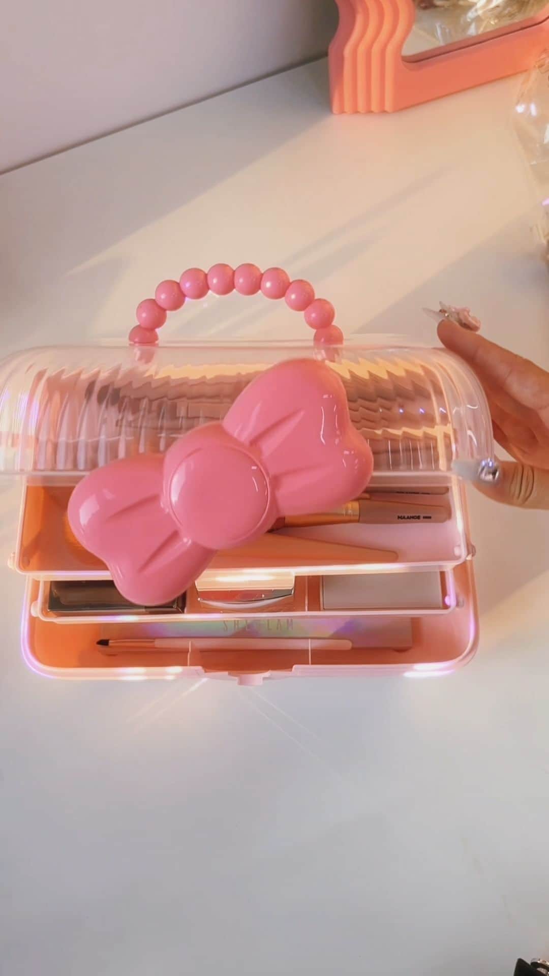 SHEINのインスタグラム：「Keep your makeup brush in check with this adorable bowknot storage box! 💄🎀  🔎 23313782  #SHEIN #SHEINforAll #SHEINstyle #fashion #chic #saveinstyle」
