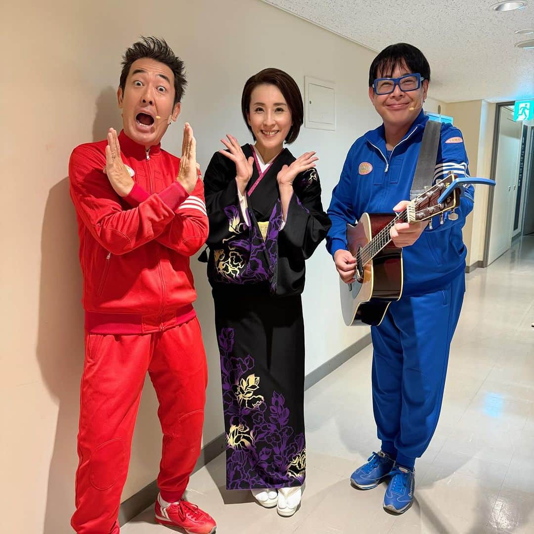 水田竜子のインスタグラム：「⭐️⭐️⭐️ 先日、出演させて頂いた 「熱血！男たちと歌仲間2」🎤 ・ バラエティーにとんだ 出演者の皆様と 楽しく収録させて頂きました。 ・ 最初は 大好きなテツandトモのお二人❤️ ・ 続いては 初めましての中山琉美さんと 私の楽曲を沢山手掛けてくださっている作詩家の日野浦かなで先生︎❤️ ・ ３枚目は私の弟（笑） 沢田正人くん⭐️ ・ 最後はテツandトモのお二人の出番に向けて、なぜかジャージを着てスタンバイしてる梓夕子お姉様🤣 ・ とっても楽しかったです🎵 ・ ・ ・ #水田竜子 #熱血男たちと歌仲間2 #テツandトモ さん #中山琉美 さん #日野浦かなで 先生 #沢田正人 さん #梓夕子 さん」