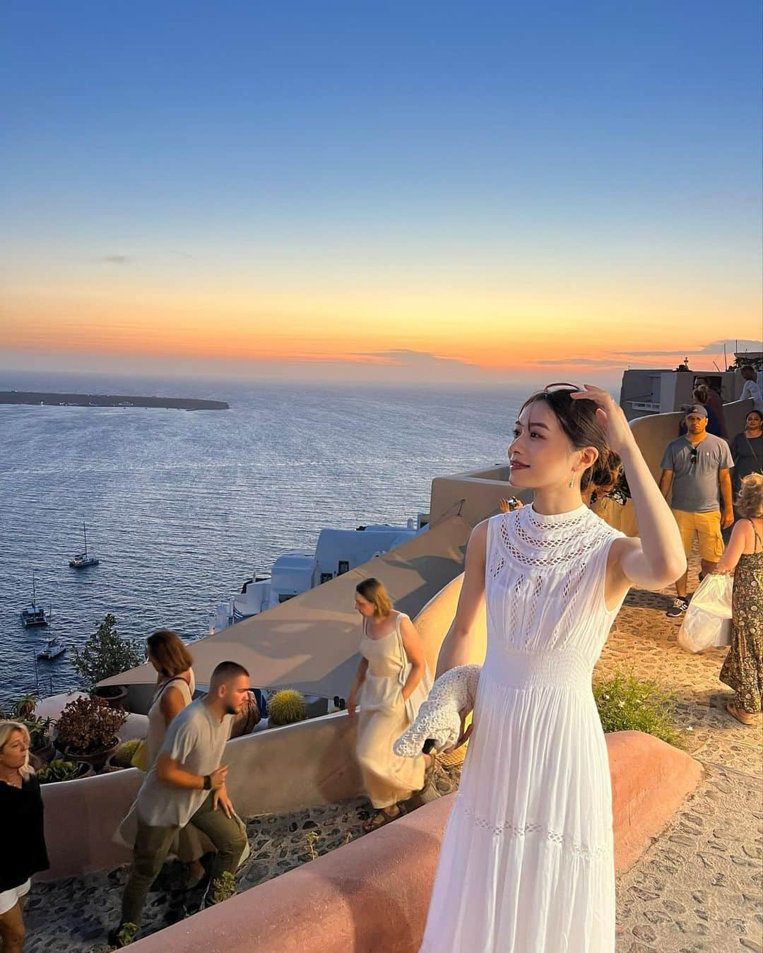 楫真梨子さんのインスタグラム写真 - (楫真梨子Instagram)「#tb #santorini #greece   👗 @laubeblanc」10月28日 22時36分 - kajimari1226