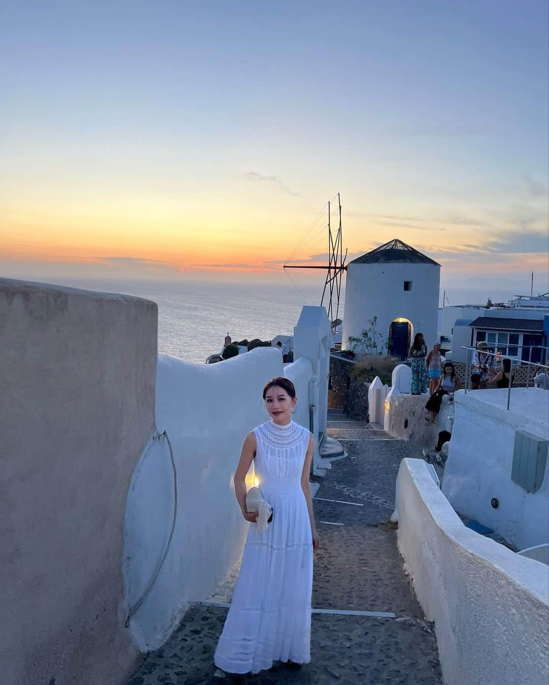 楫真梨子のインスタグラム：「#tb #santorini #greece   👗 @laubeblanc」