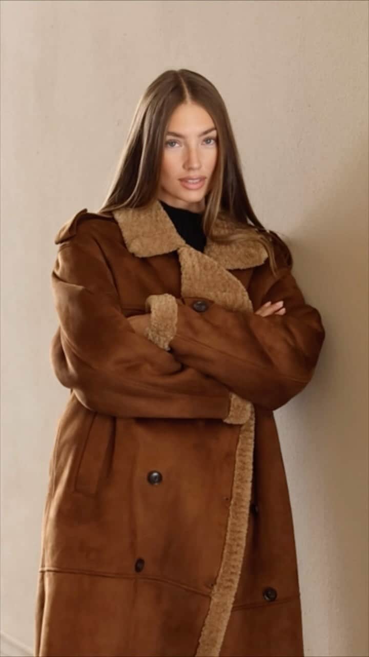 ロレーナ・ラエのインスタグラム：「@raere is ready for fall 🤎」