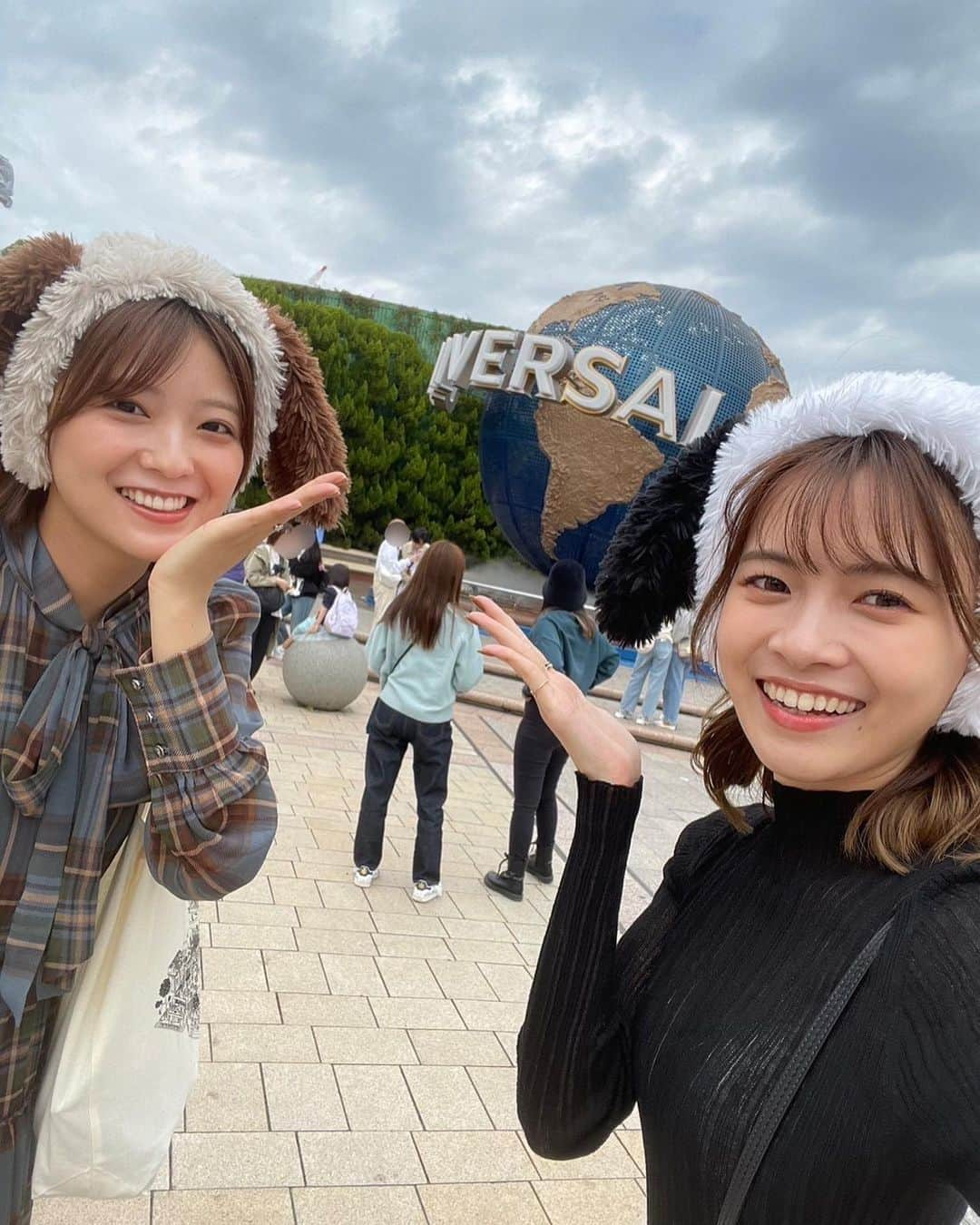 工藤美桜のインスタグラム：「ゆめりんとUSJデート🥰 (電車乗った瞬間嬉しくてずっとるんるんしてた) 2人でこれでもかとたのしみました！！！！ 大阪堪能できて最高だったね💚🩷  またいこお #うれしくなると #耳がピーンッてなる #システム」