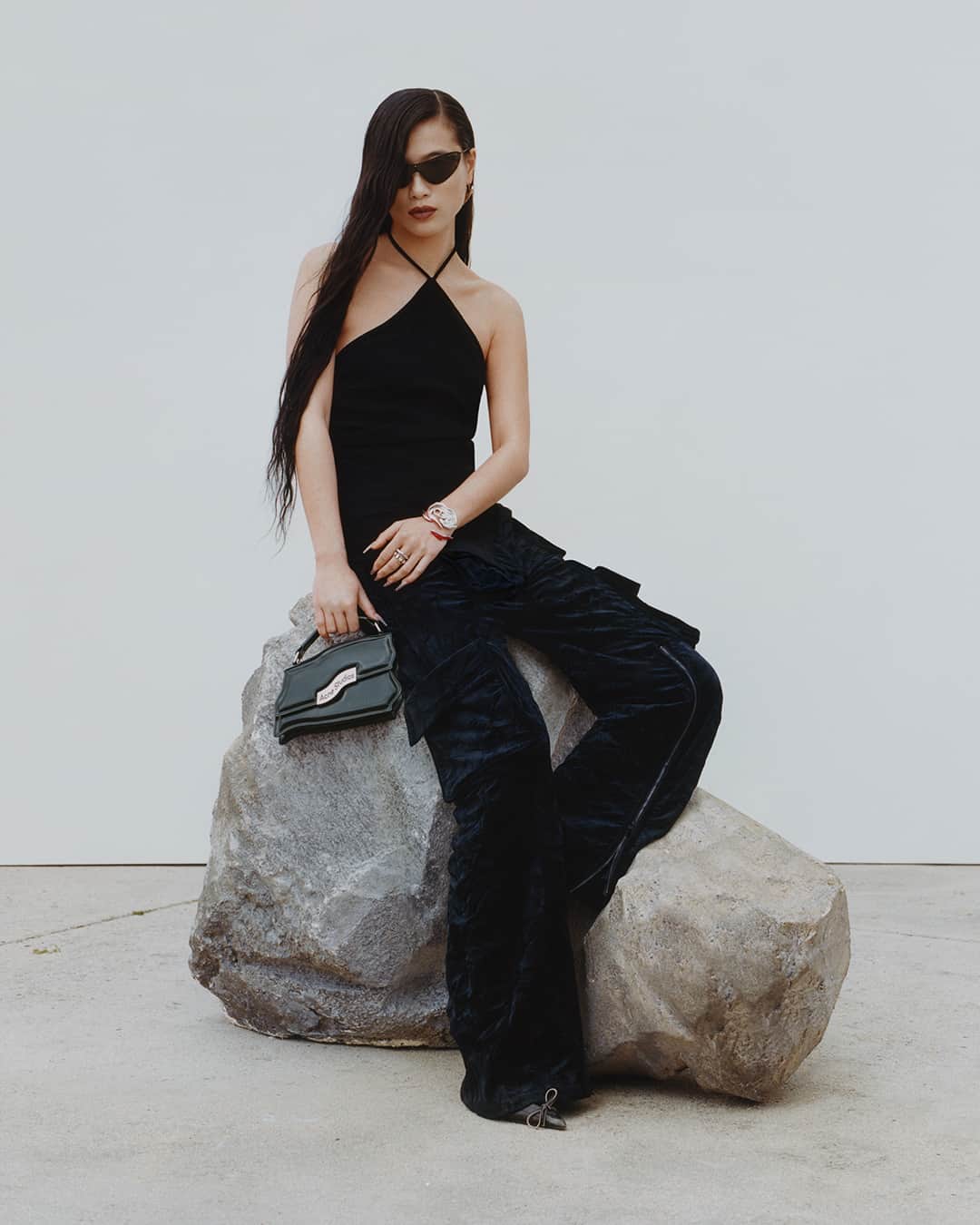 Acne Studiosさんのインスタグラム写真 - (Acne StudiosInstagram)「〰️ Warped 〰️ In collaboration with Tokyo-born art photographer @Keisuke_Otobe our iconic #Distortion bag is reimagined in a wavy, distorted silhouette. Discover the new bag, available now in store and at acnestudios.com ⁣ ⁣ Photographer: @EstelleHanania⁣ Stylist: @Leopolda.Duchemin⁣ Hair: @TomWrightHair⁣ Make-Up: @Masae__Ito⁣ Set Design: #AliceKirkpatrick (@Alicekpk) ⁣ Casting: @JuliaLangeCasting⁣ Nails: @ElsaDurrens」10月28日 23時00分 - acnestudios